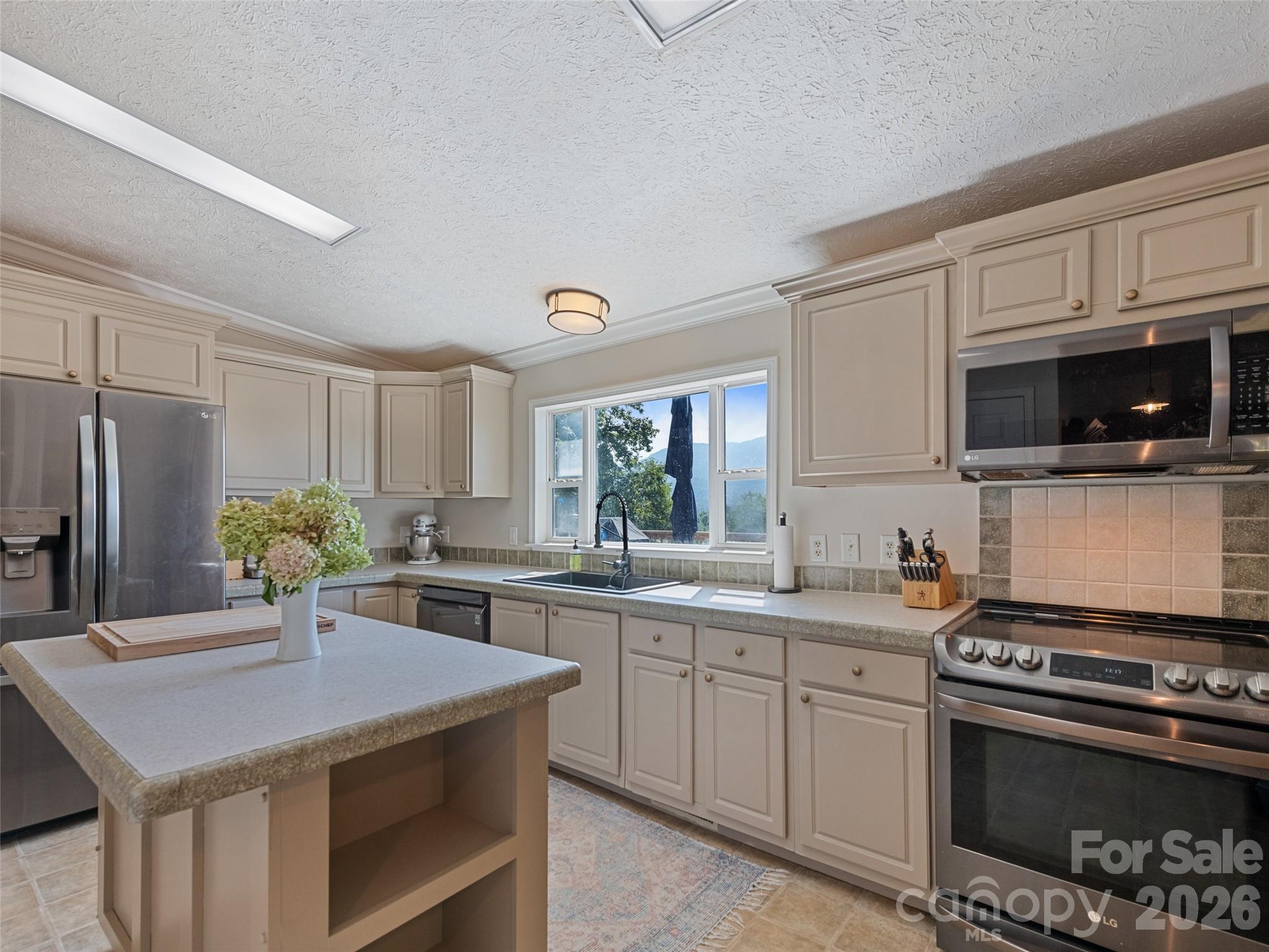 90 Blueberry Hill Drive Property Photo 18