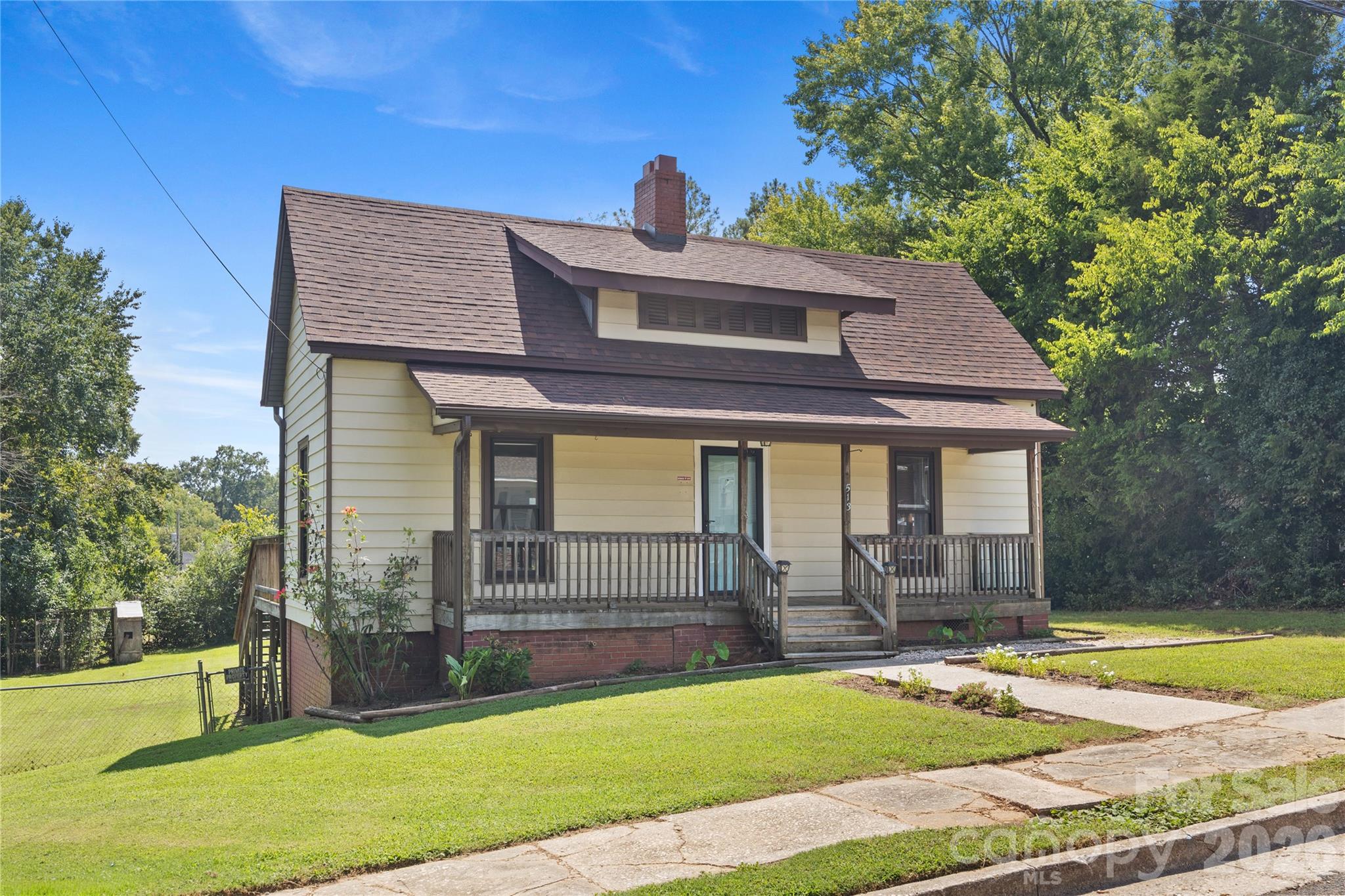 513 Edgemont Street Property Photo 1