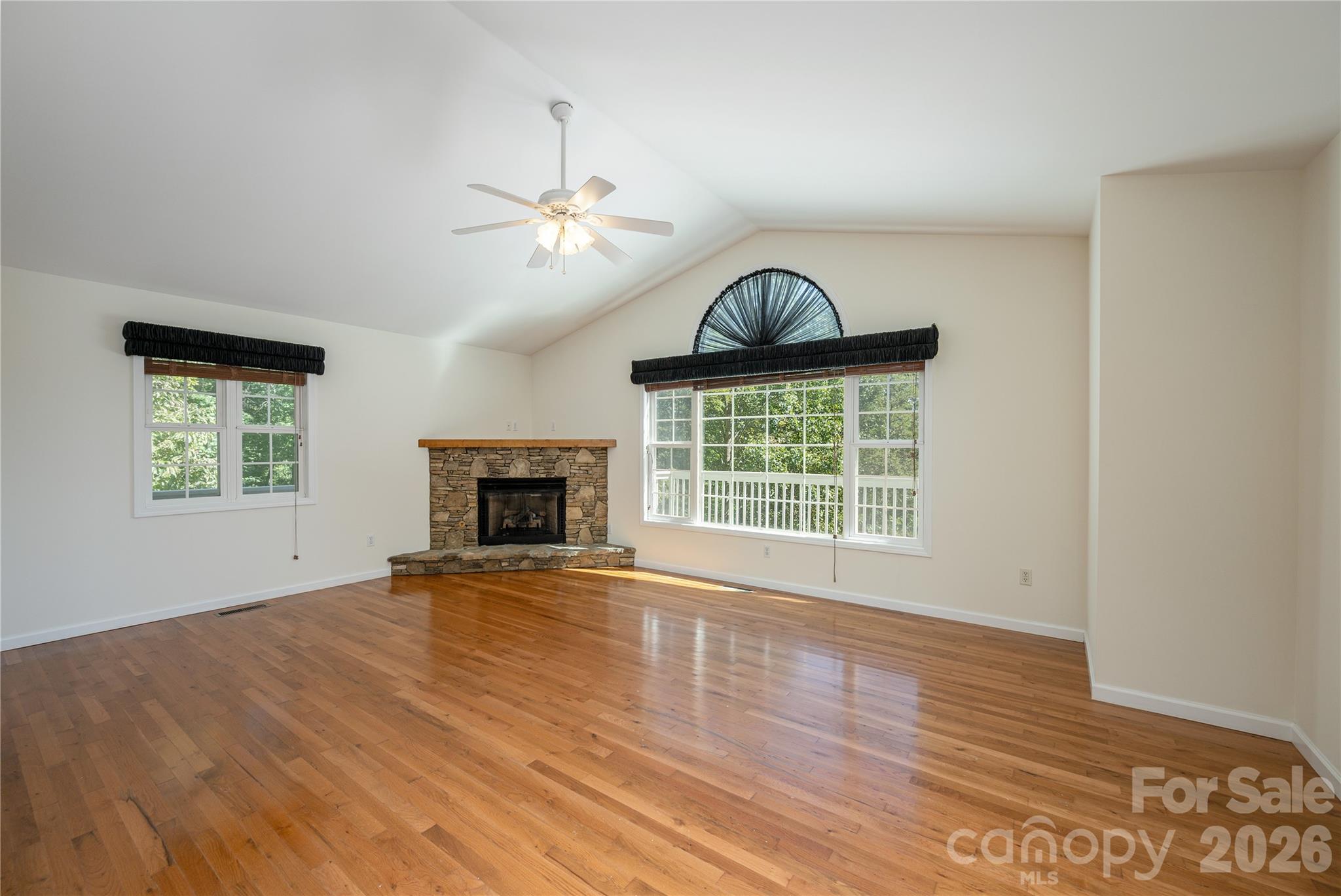 219 Greens View Drive Property Photo 7