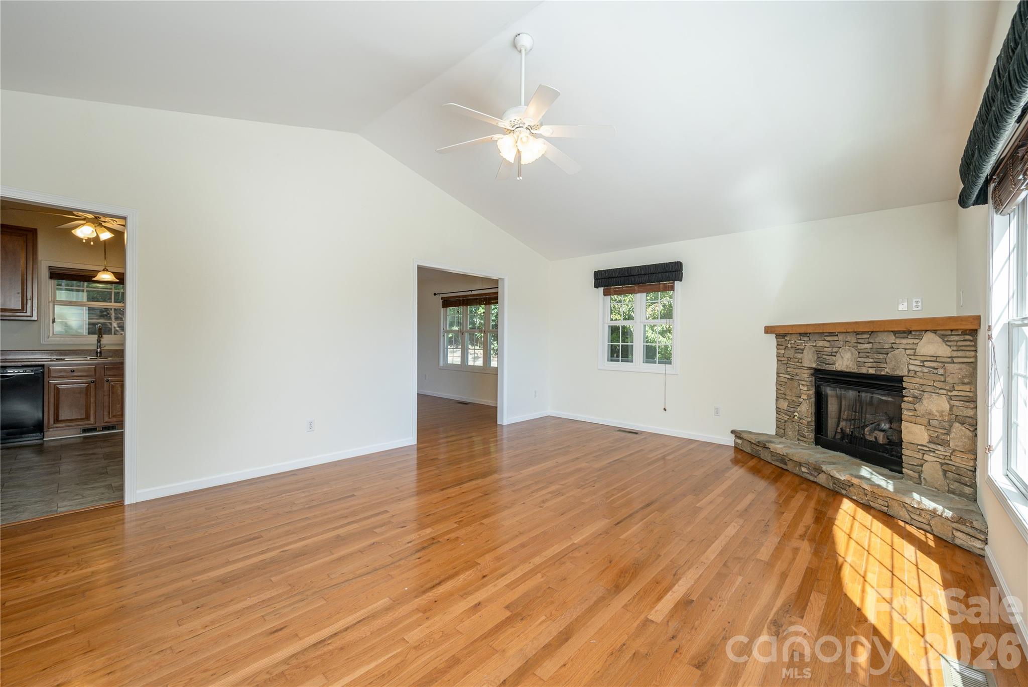 219 Greens View Drive Property Photo 8