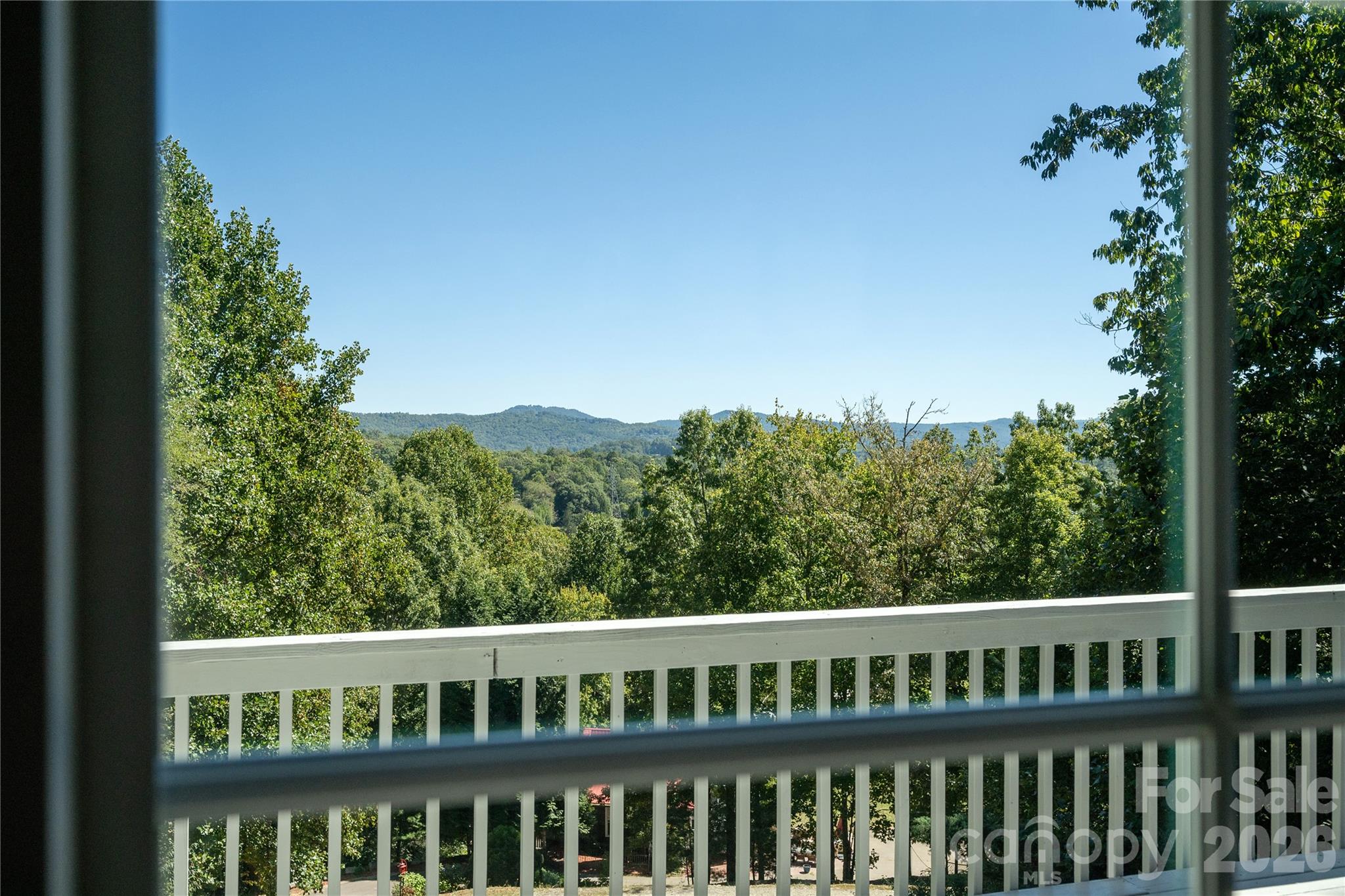 219 Greens View Drive Property Photo 10