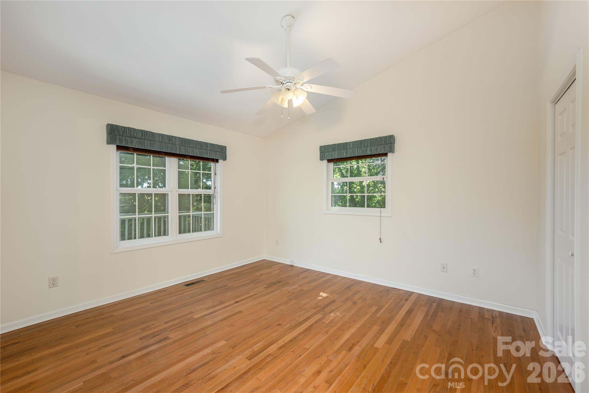 219 Greens View Drive Property Photo 17