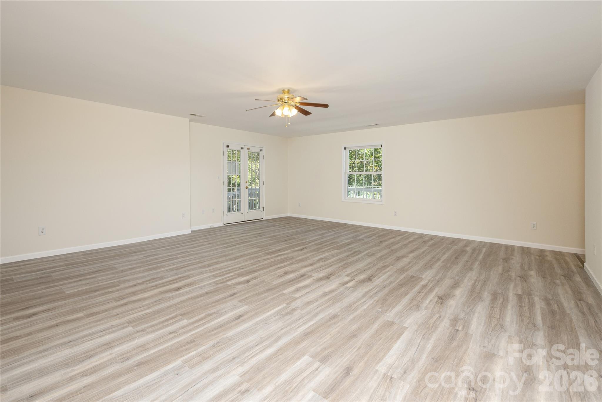 219 Greens View Drive Property Photo 24