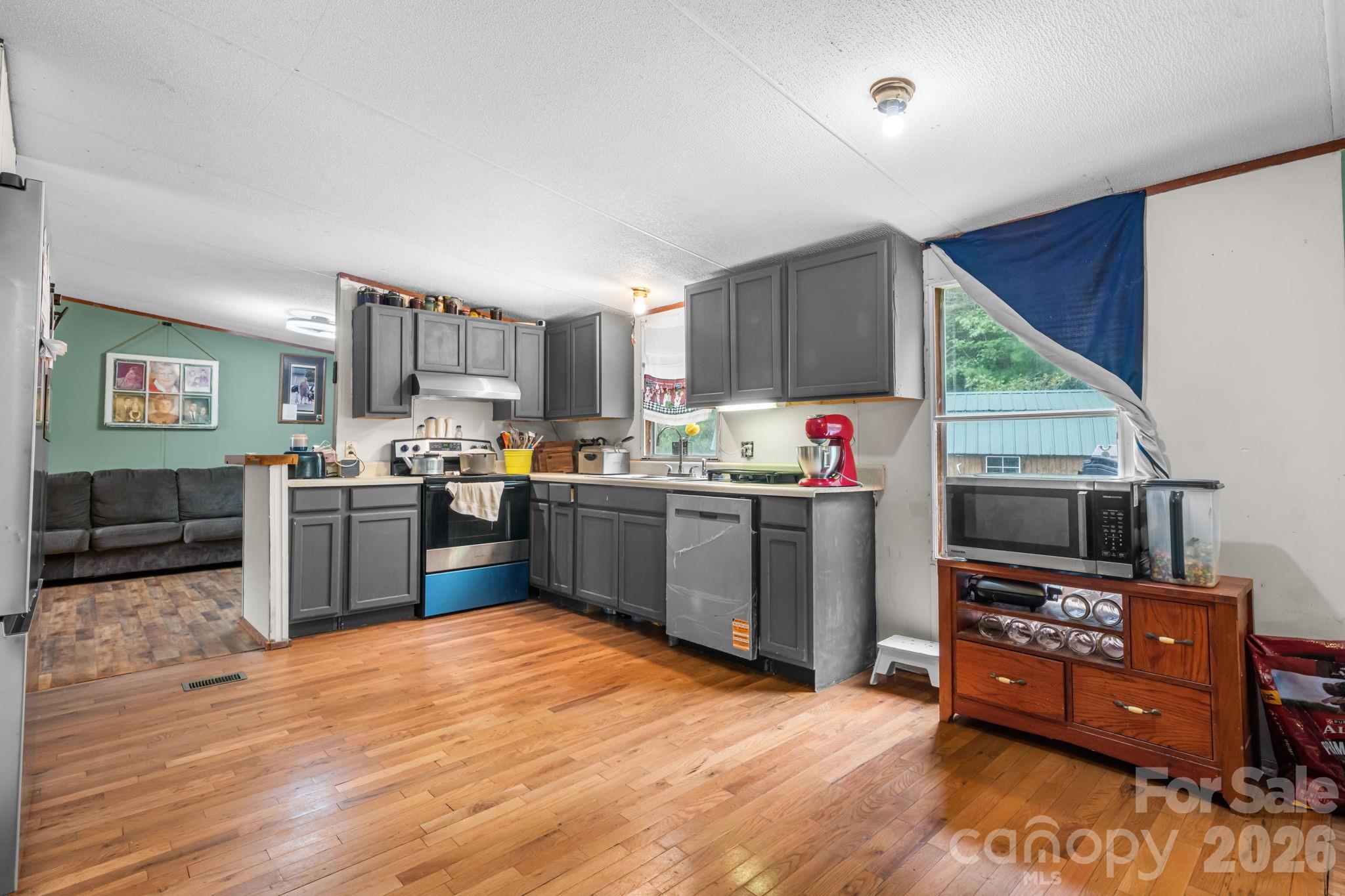 2461 Shadowbrook Drive Property Photo 10