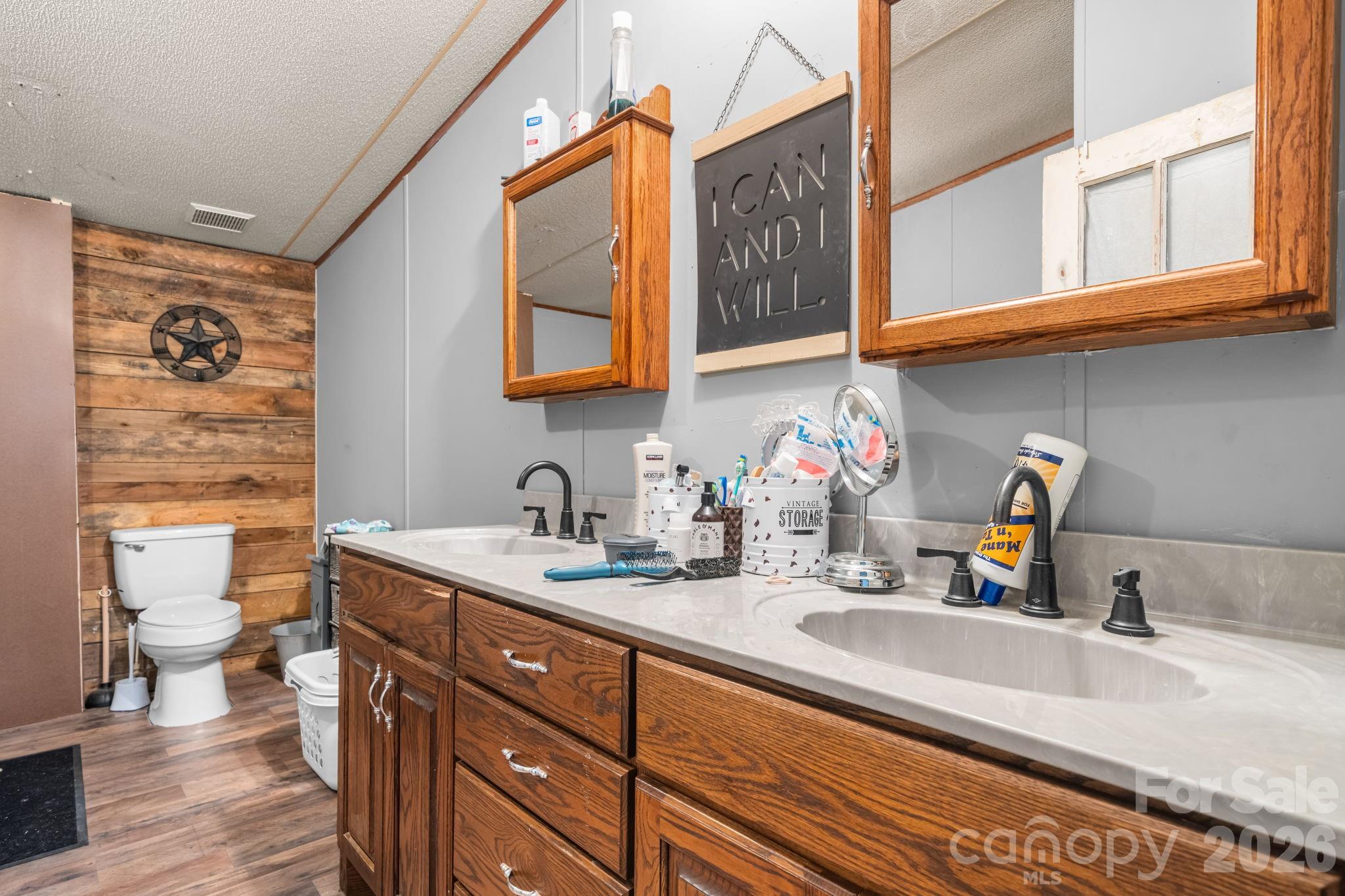 2461 Shadowbrook Drive Property Photo 17