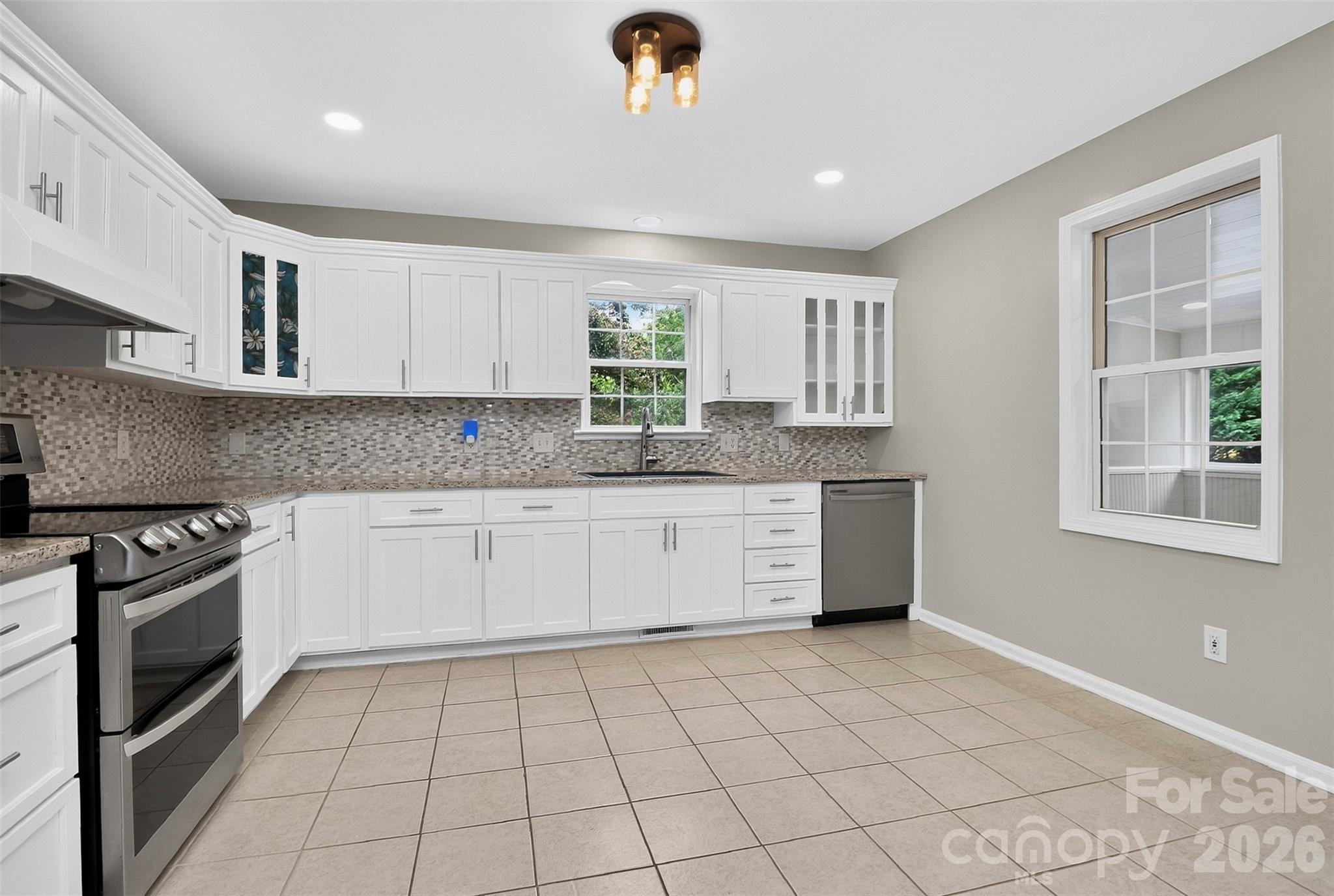 176 Toucan Road Property Photo 9