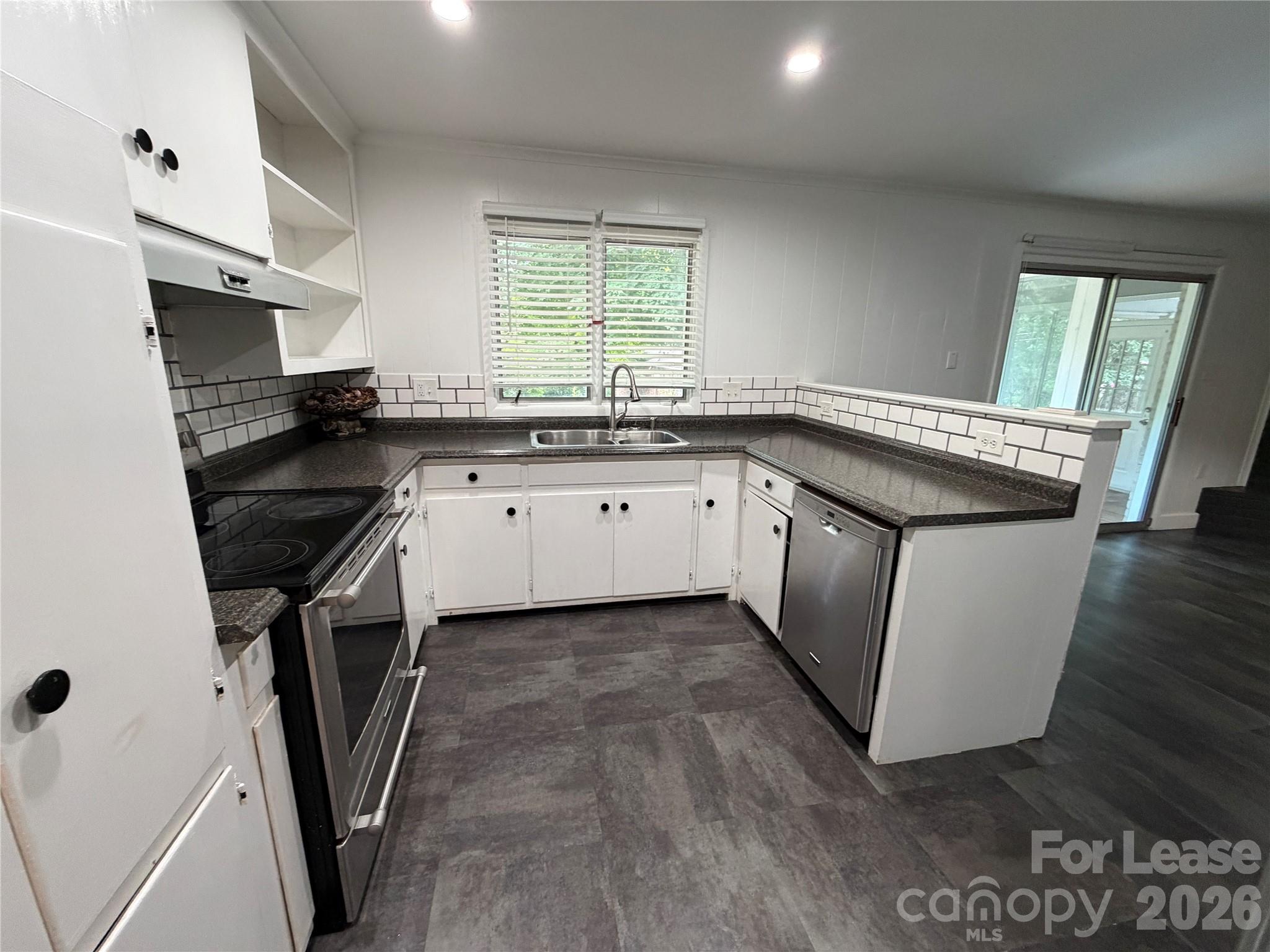 608 Margaret Drive Property Photo 12