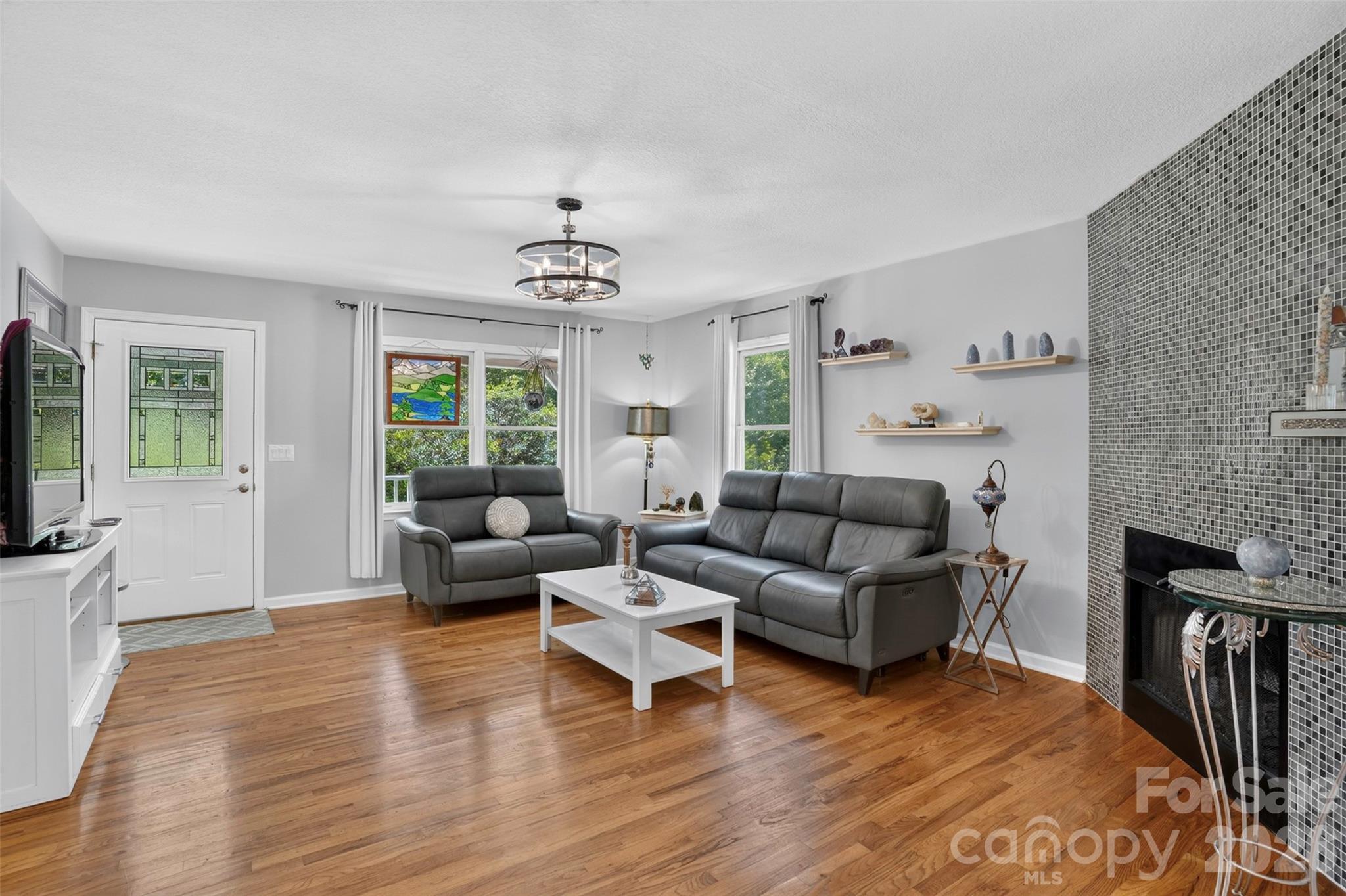50 Autumn View Drive Property Photo 5