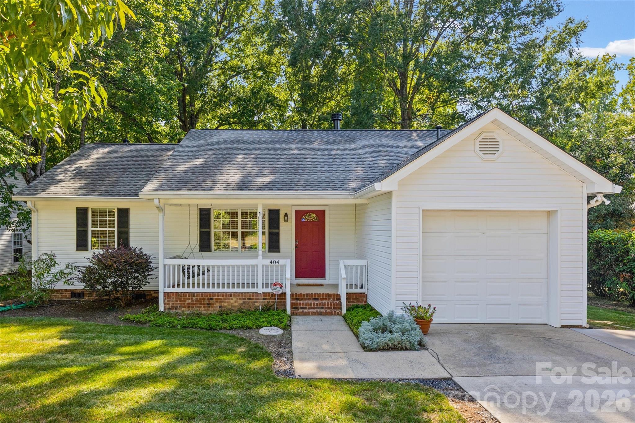 404 Sadie Drive Property Photo 1