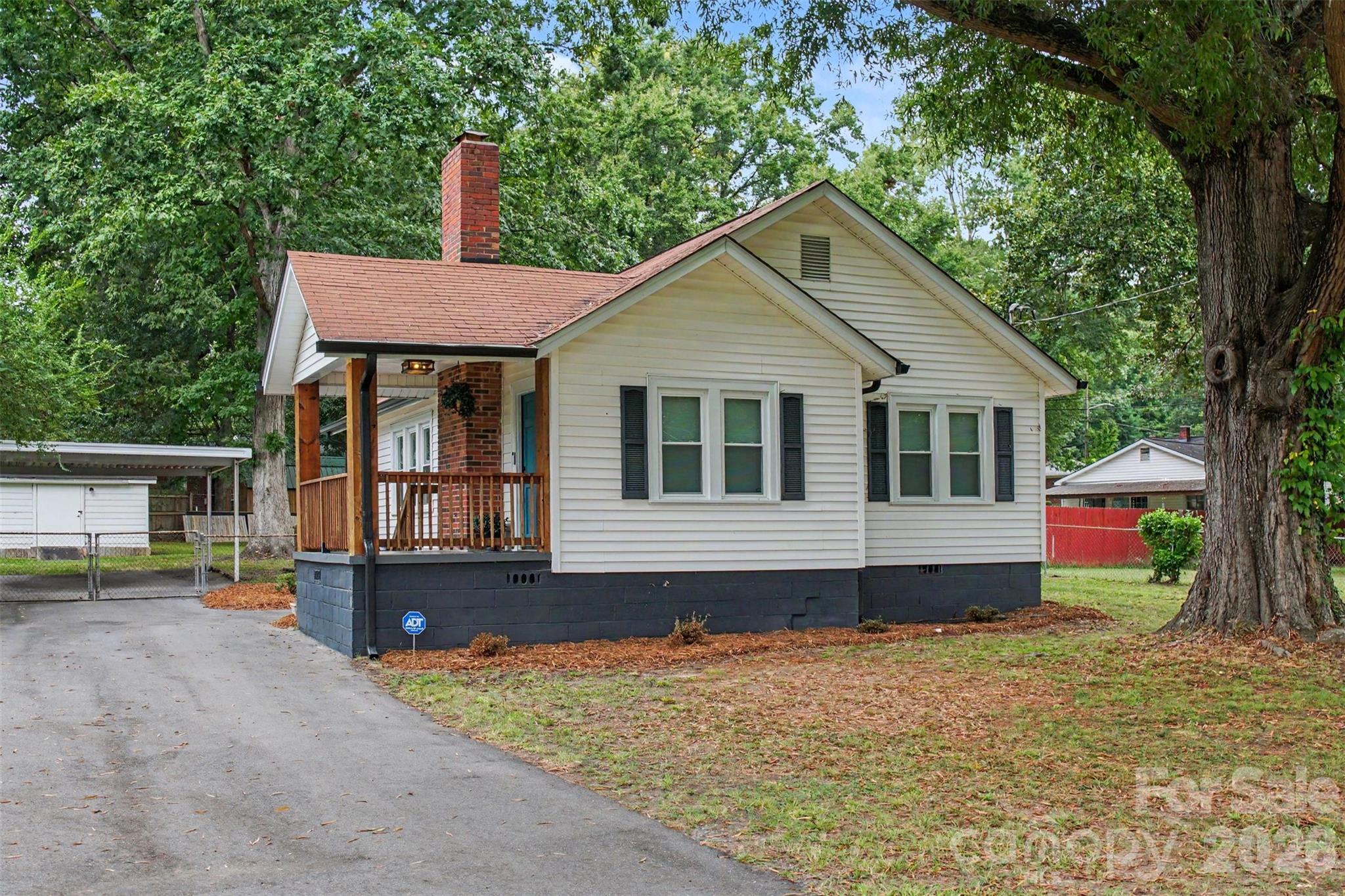 1521 Blackwood Street Property Photo 1
