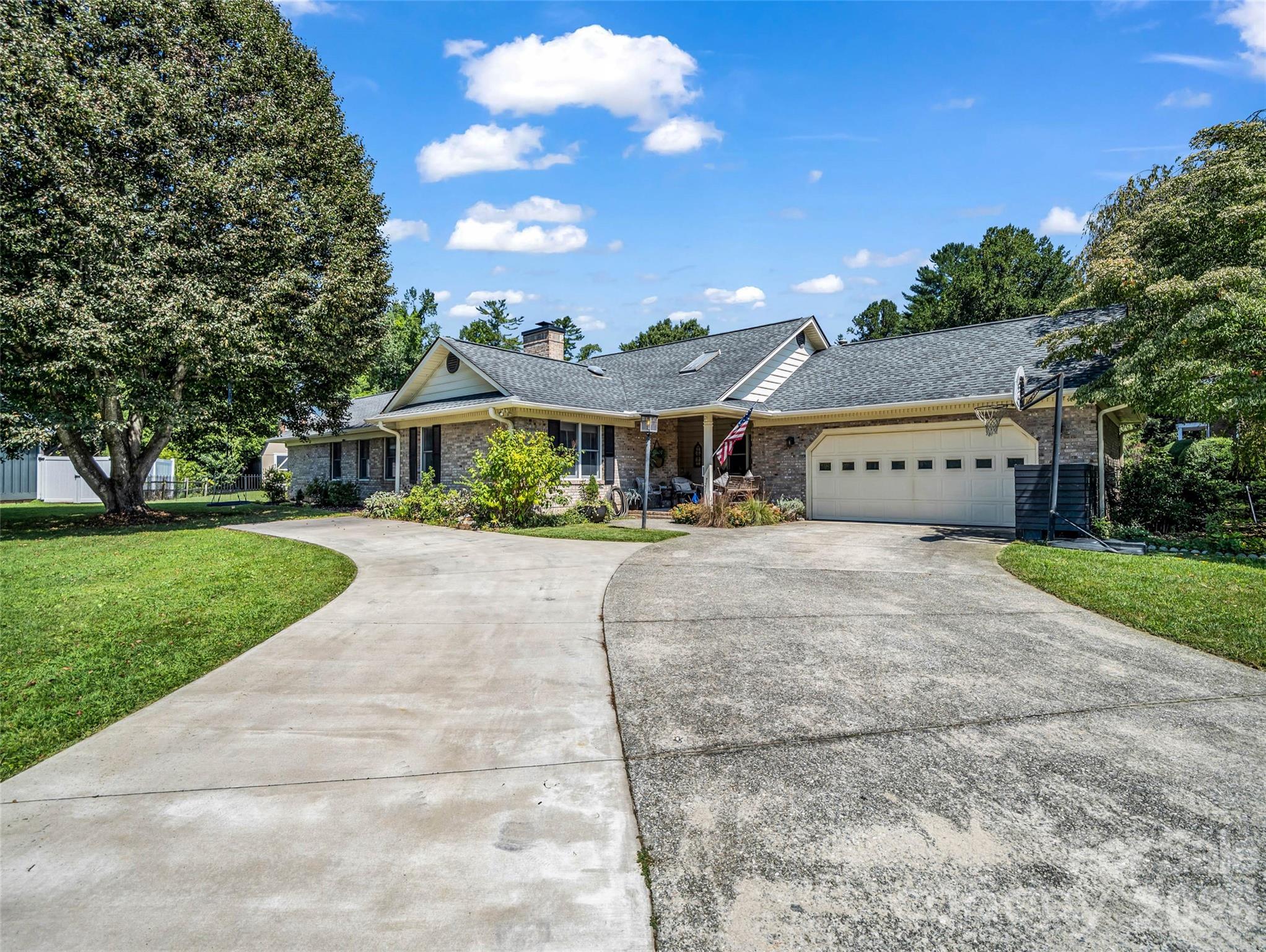 2365 Rosemont Court Property Photo 1