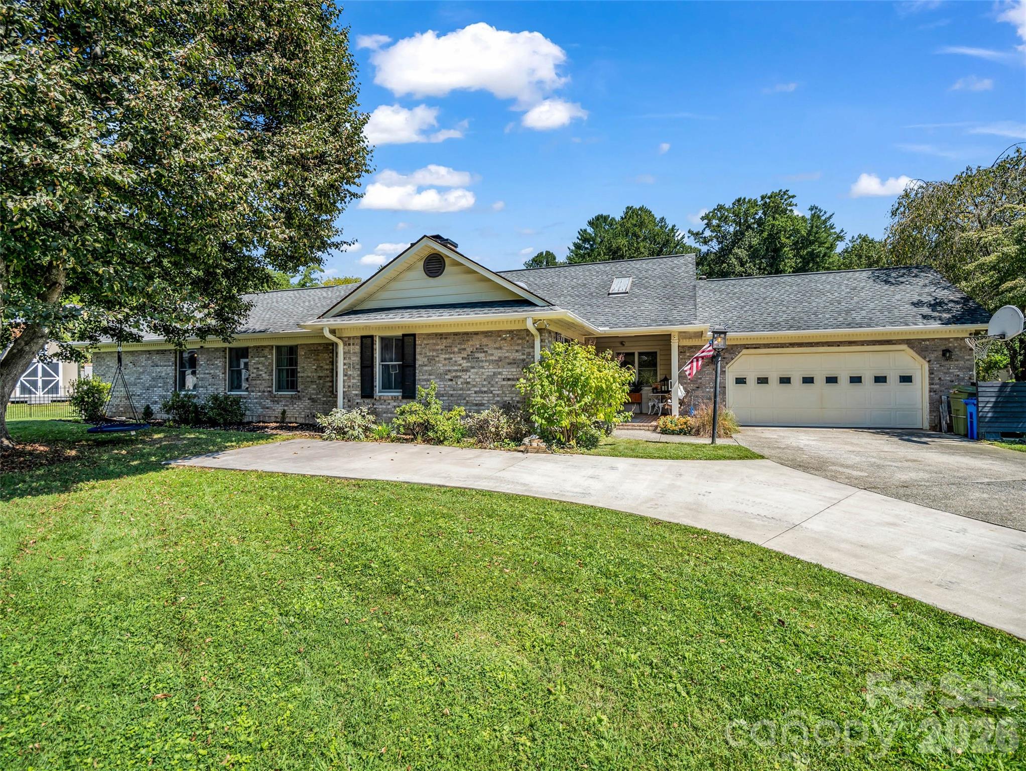 2365 Rosemont Court Property Photo 3