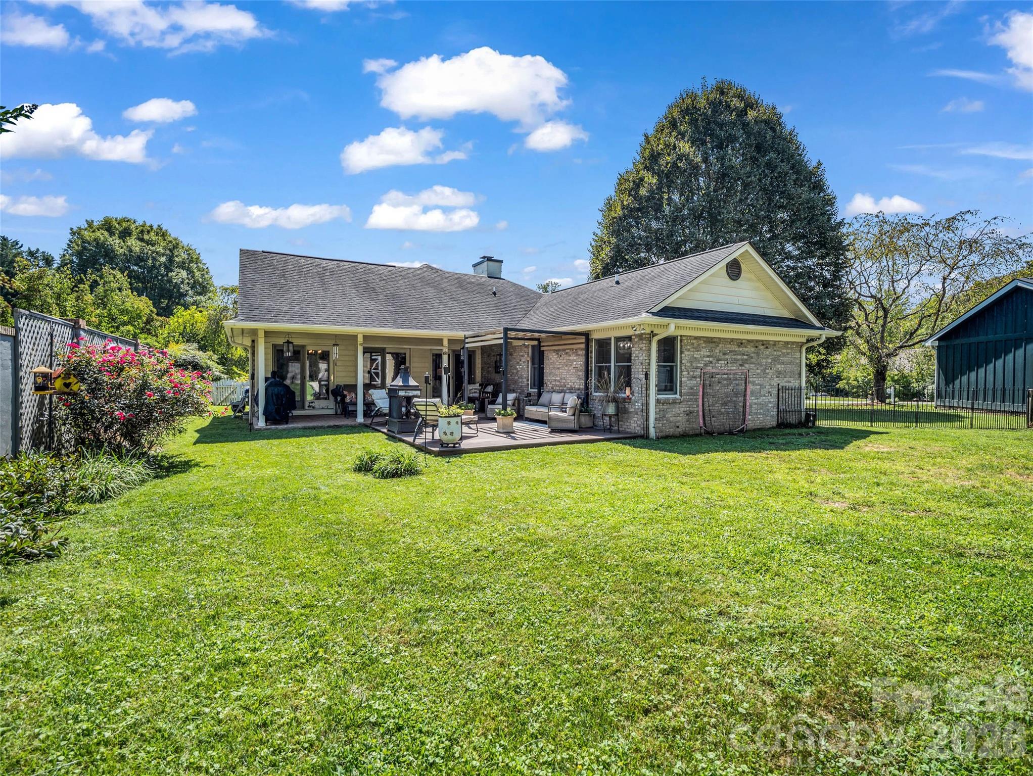 2365 Rosemont Court Property Photo 4