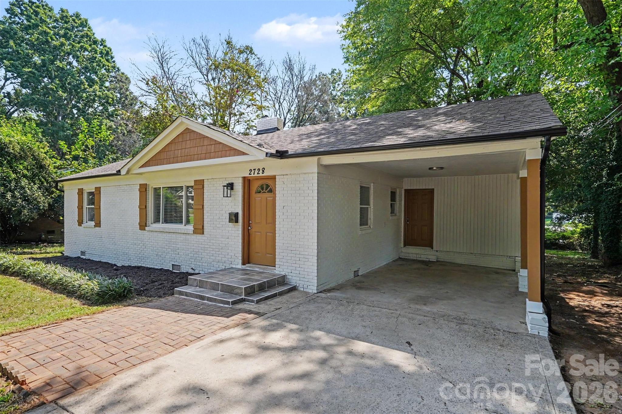 2728 Arnold Drive Property Photo 2