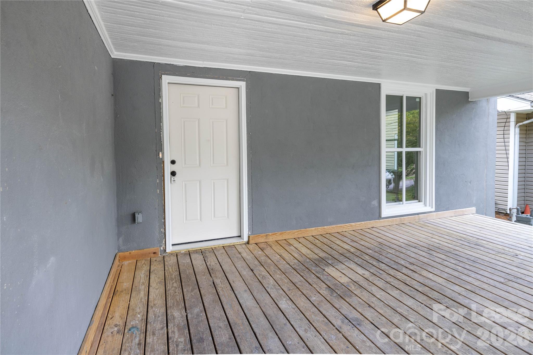 609 W Liberty Street Property Photo 4