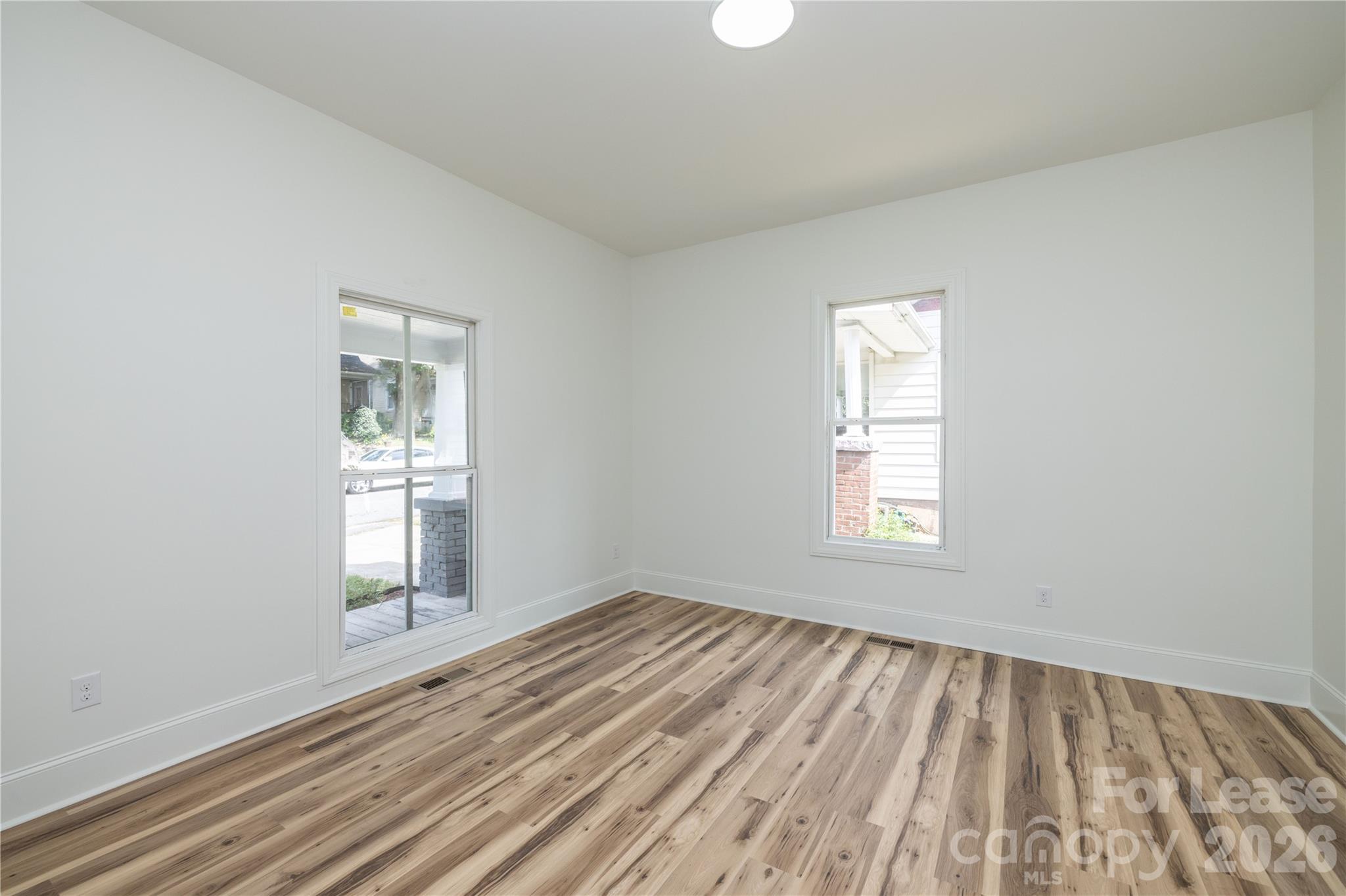 609 W Liberty Street Property Photo 8