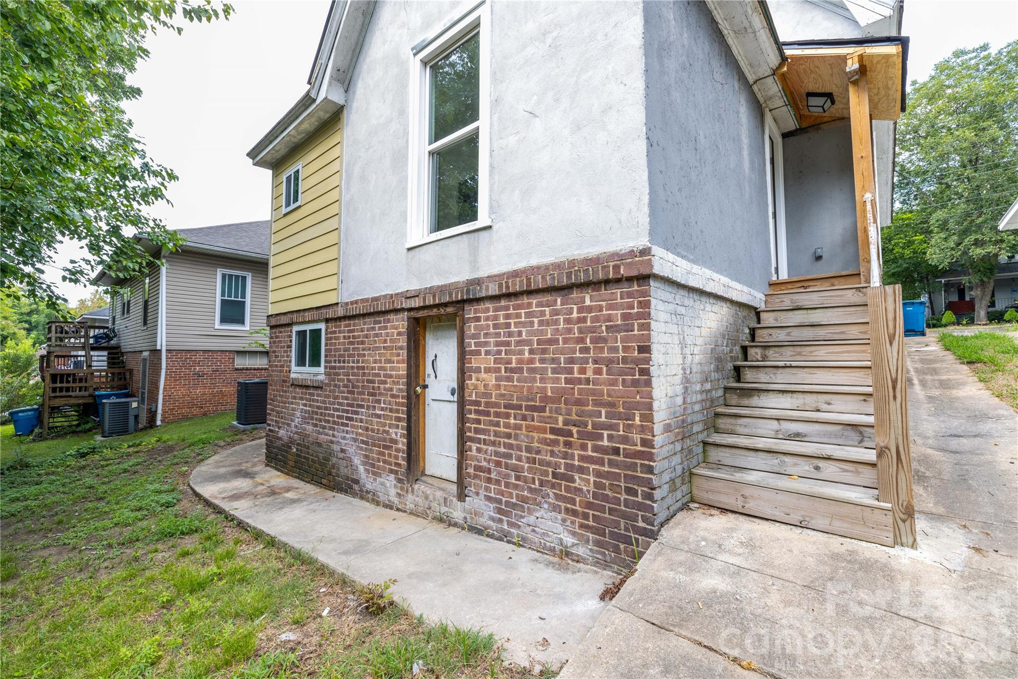 609 W Liberty Street Property Photo 37