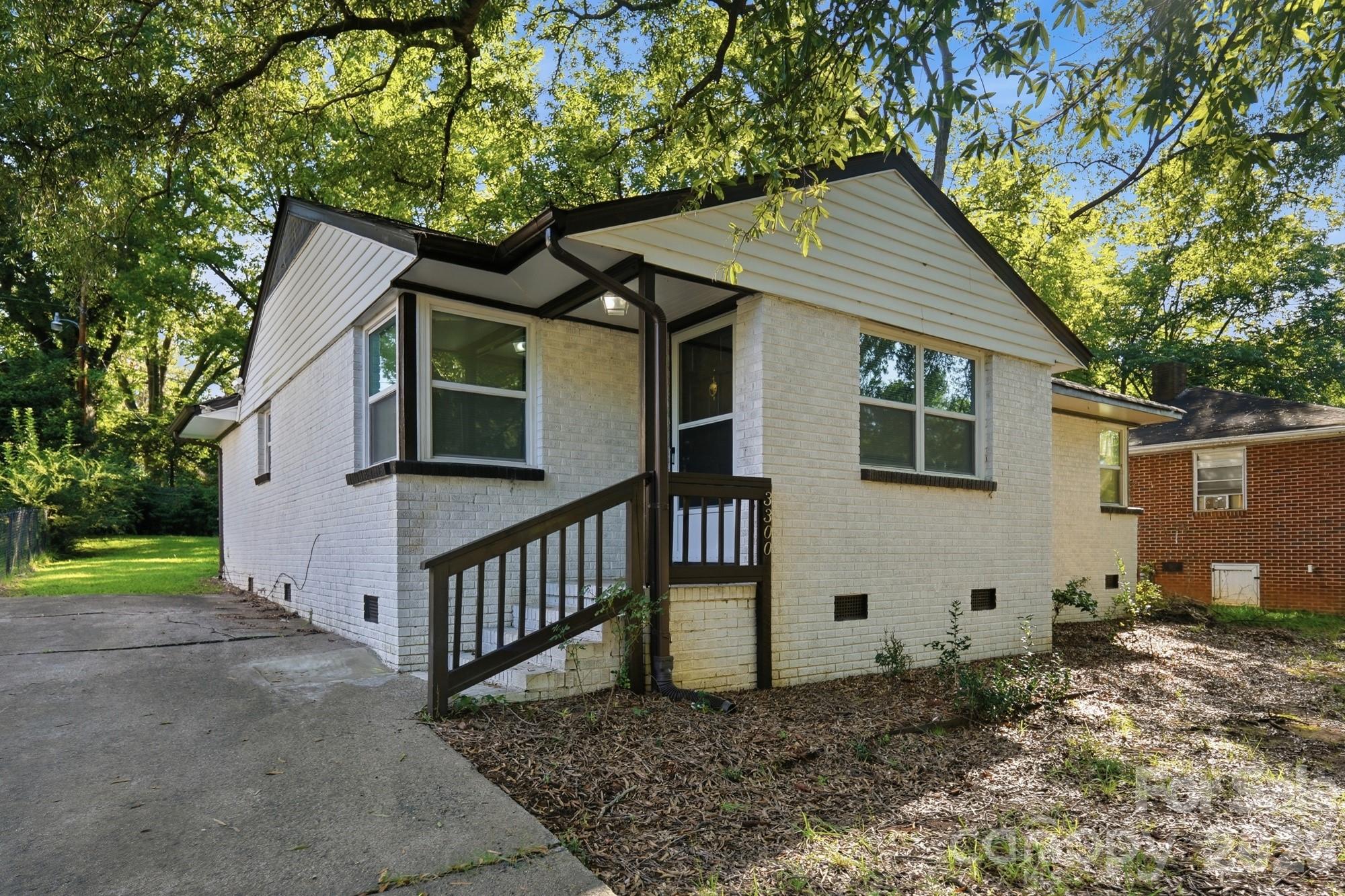 3300 Bonaire Drive Property Photo 2