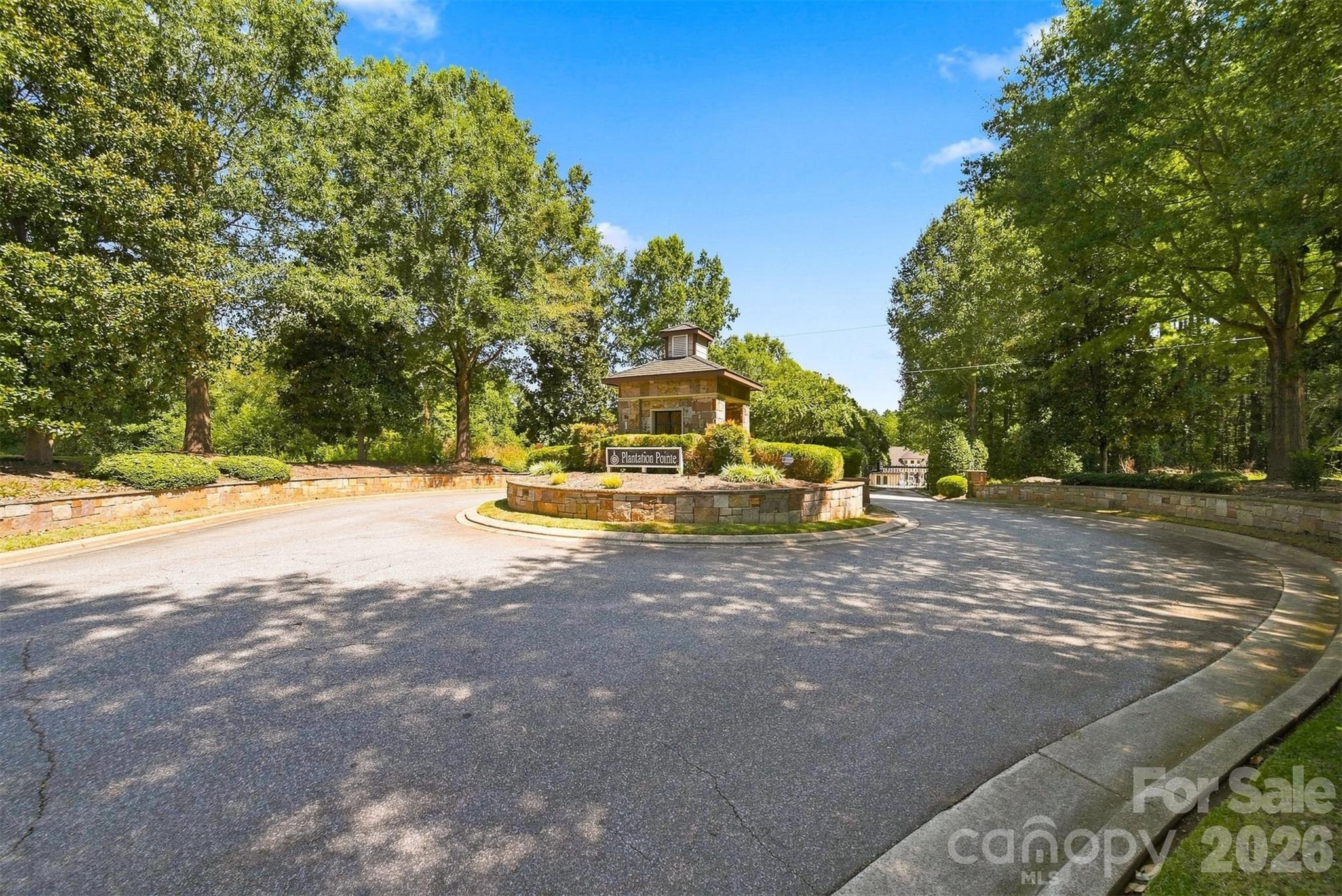 6048 Plantation Pointe Drive Property Photo 2