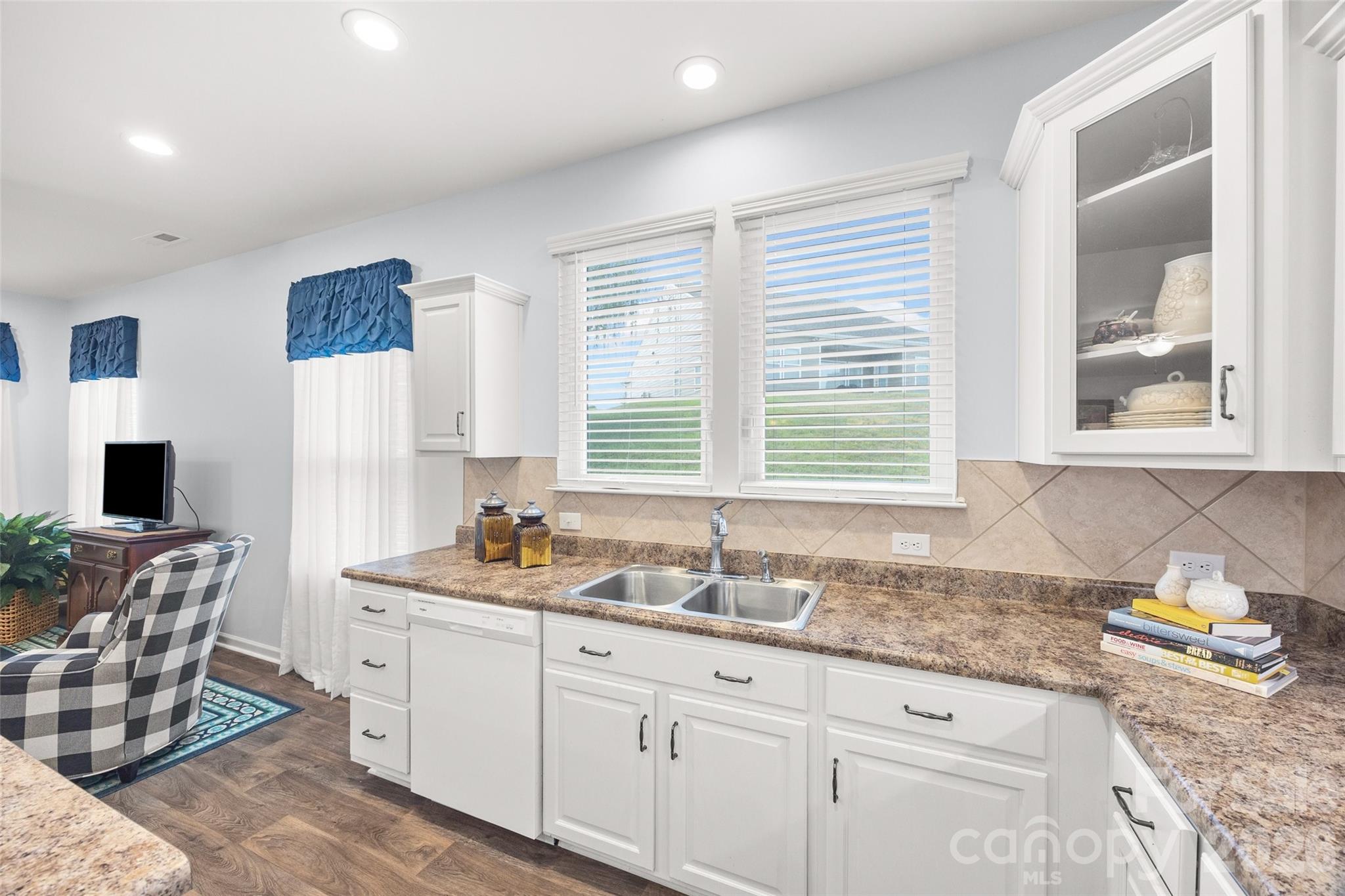 22444 Gateway Drive Property Photo 16