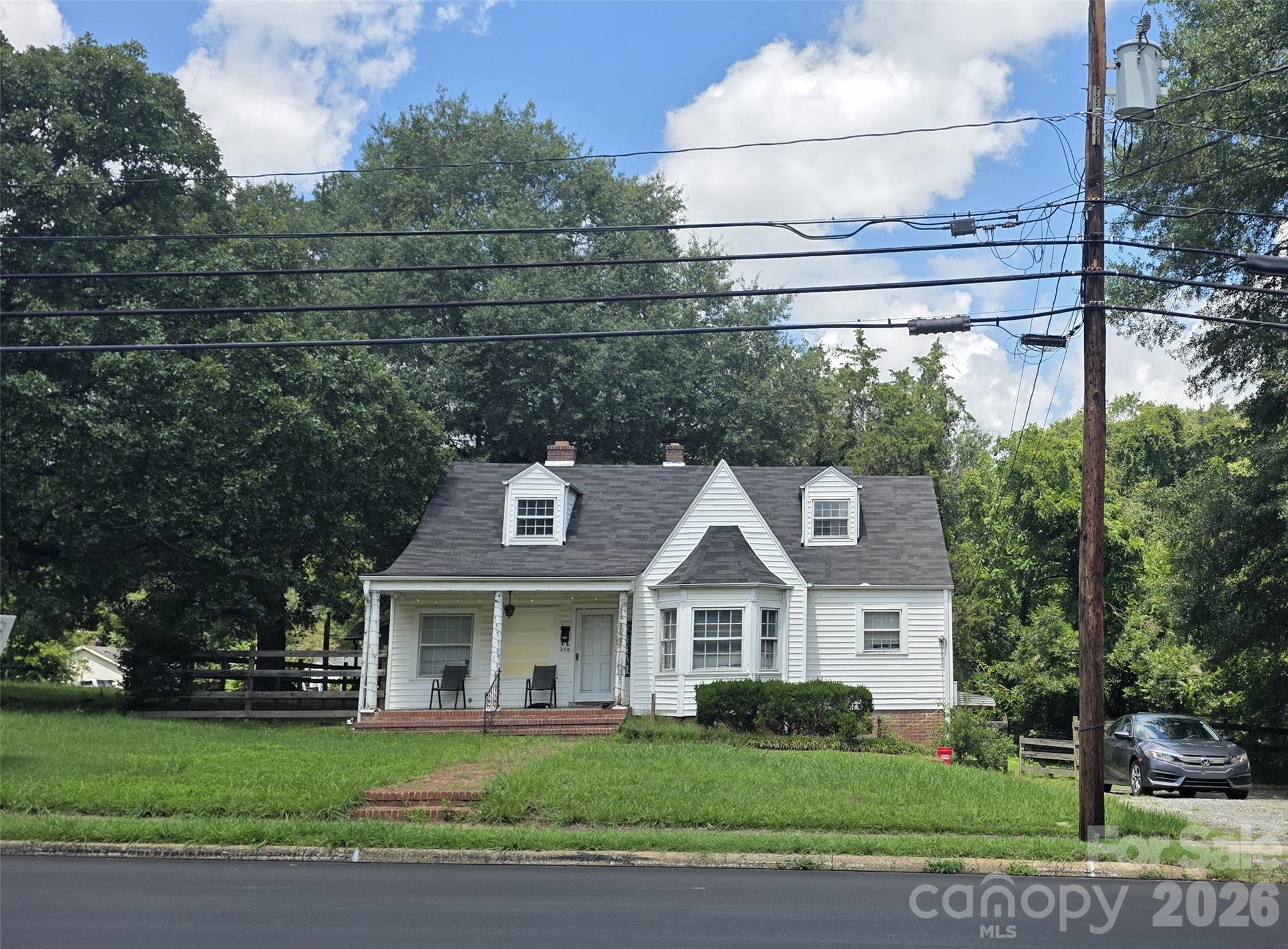 204 E Trade Street Property Photo 1