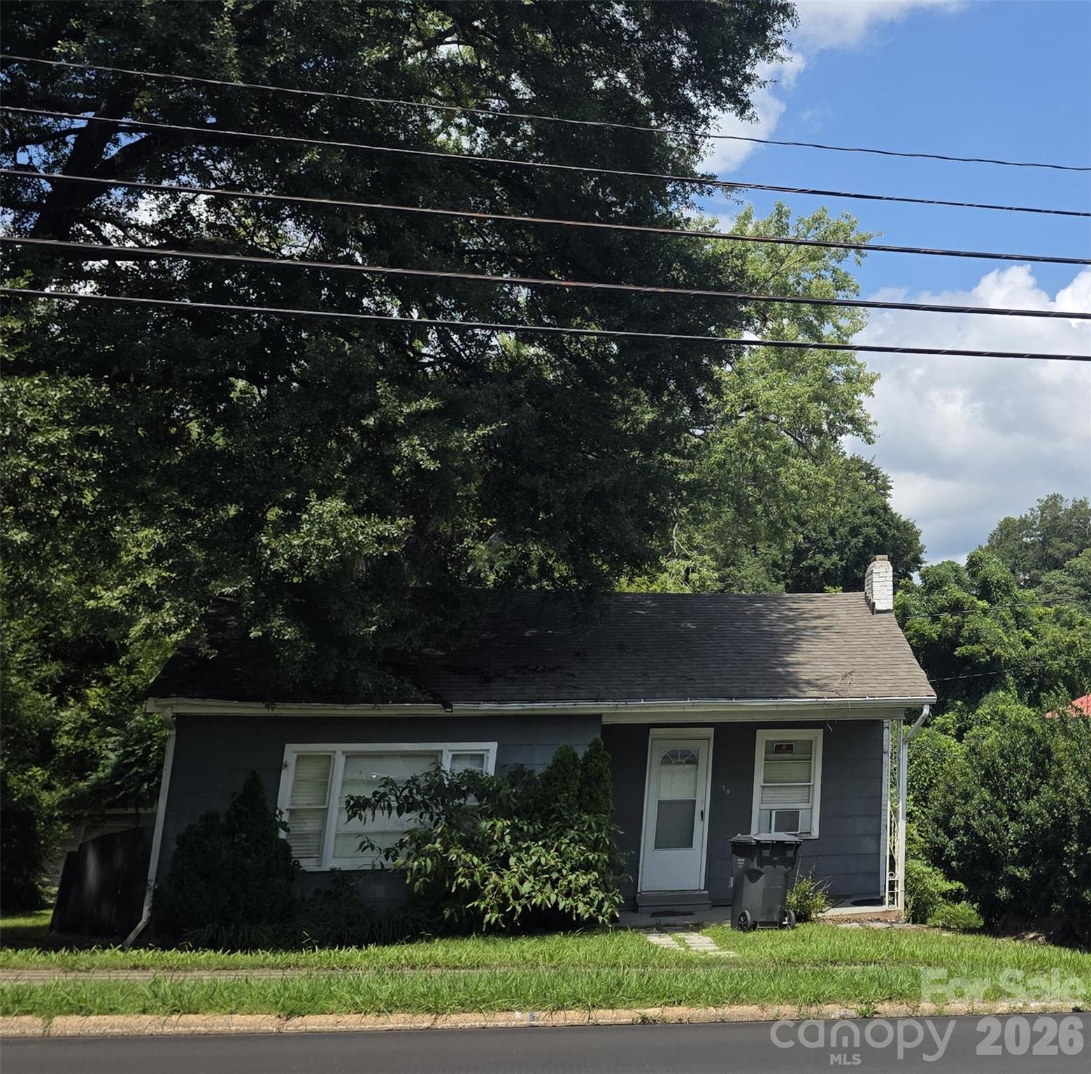 204 E Trade Street Property Photo 2
