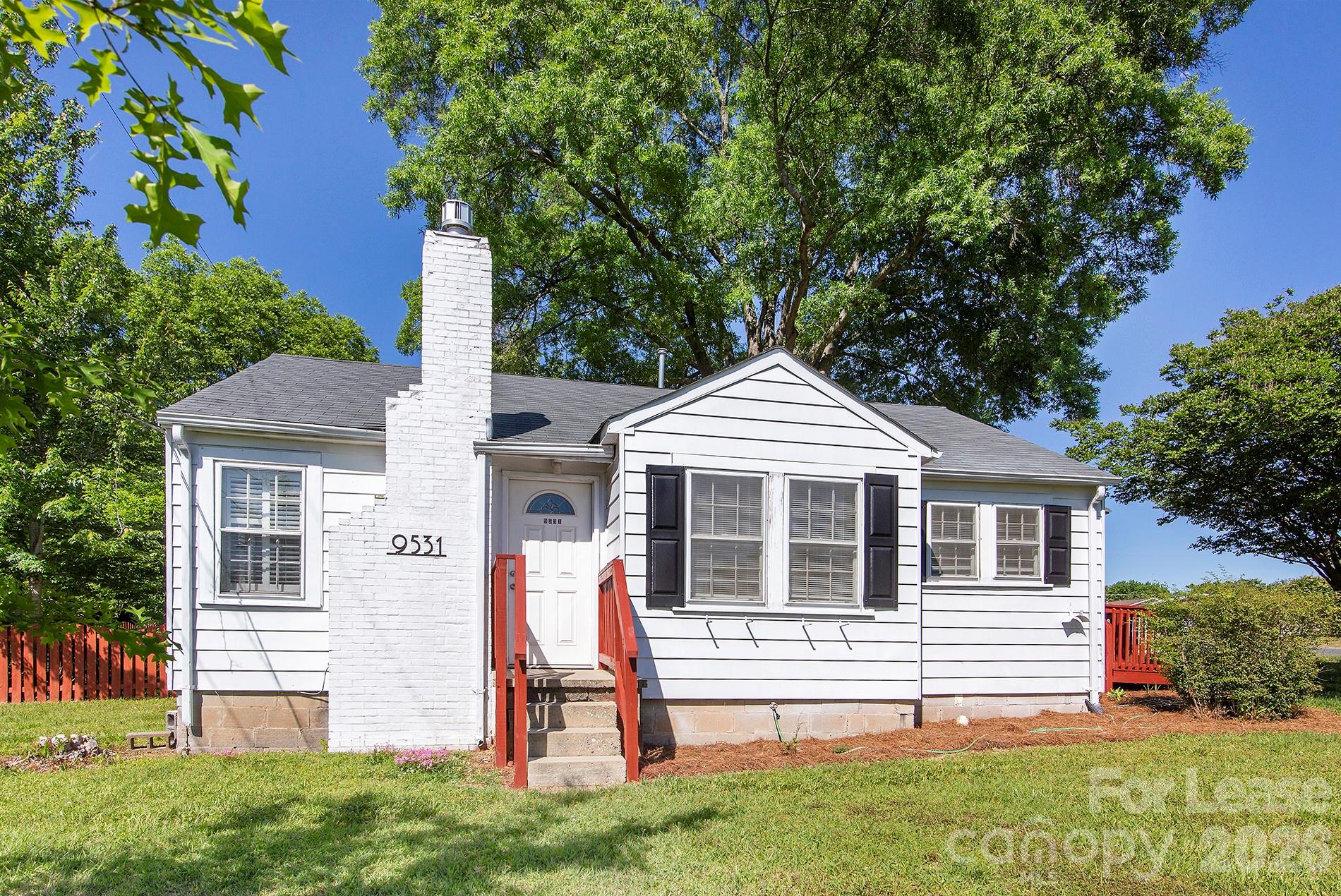 9531 Idlewild Road Property Photo 1