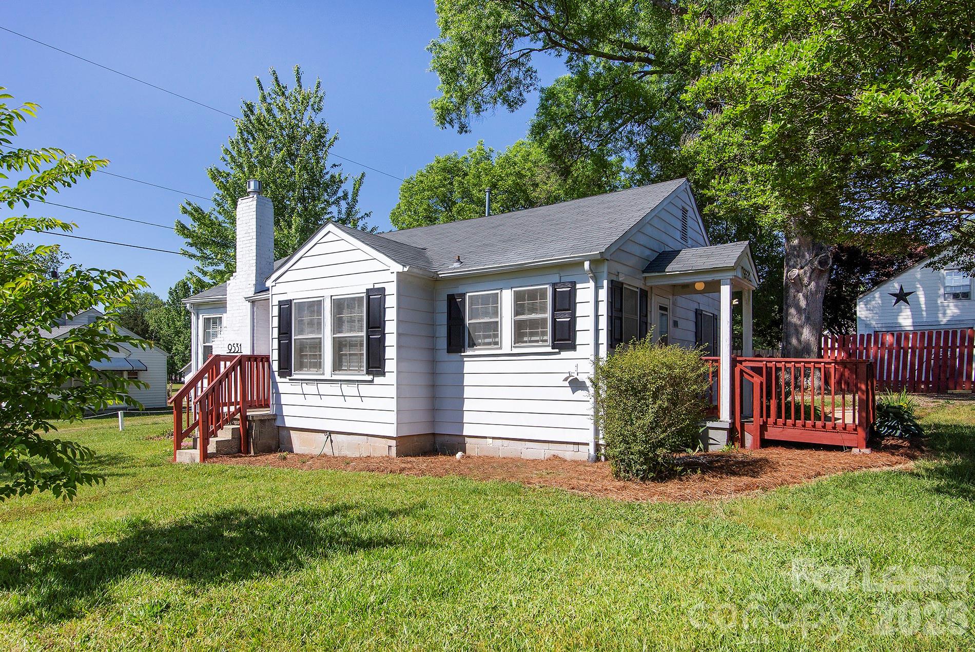 9531 Idlewild Road Property Photo 2