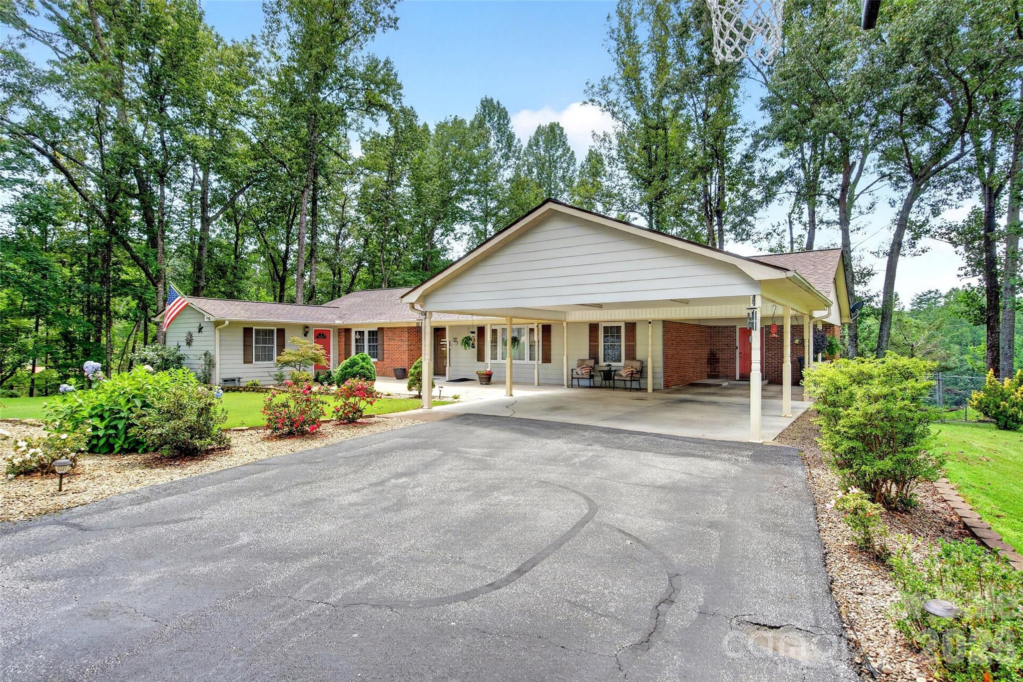 146 Cobblestone Drive Property Photo 3