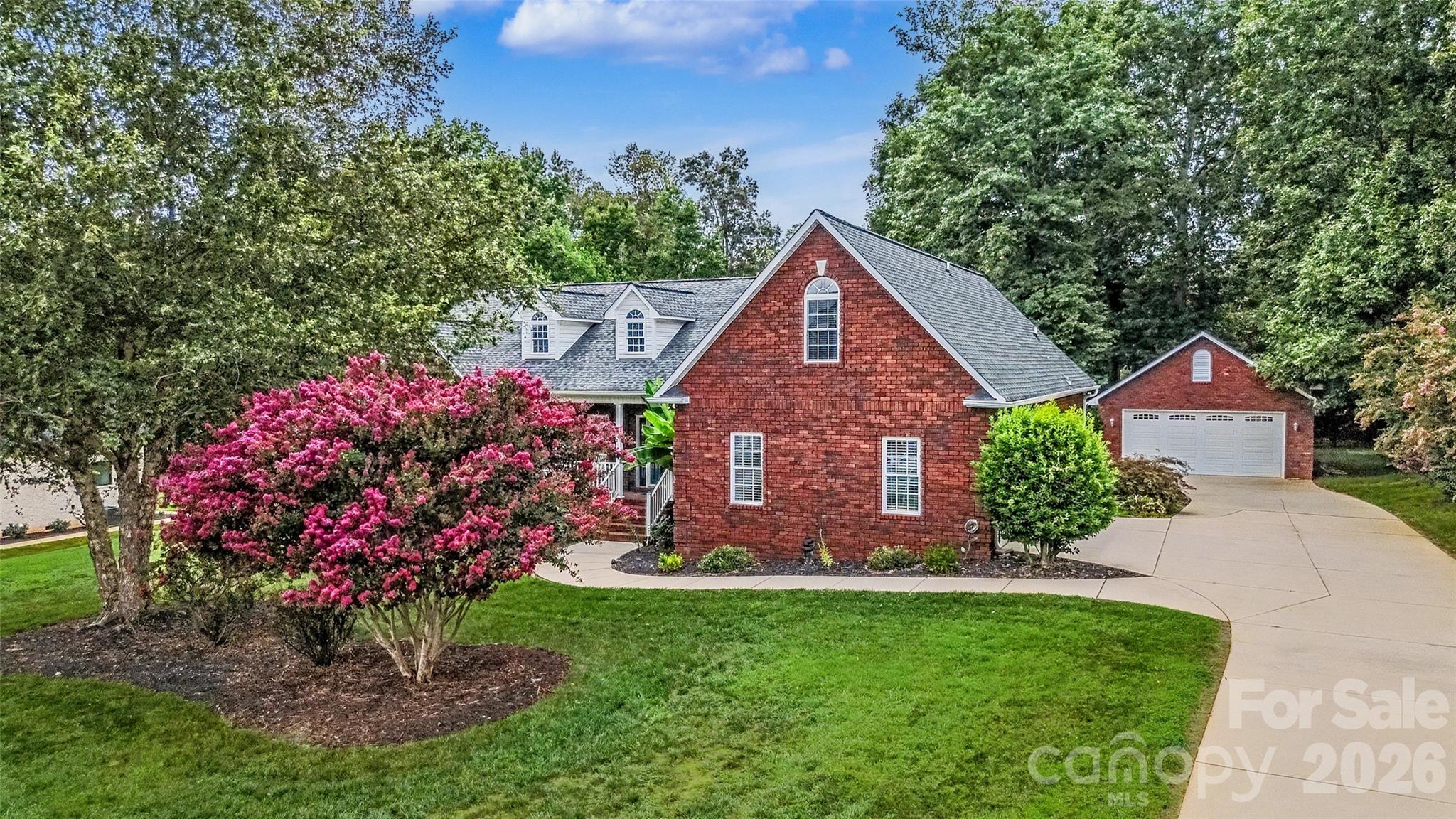 204 Seven Springs Loop Property Photo 1