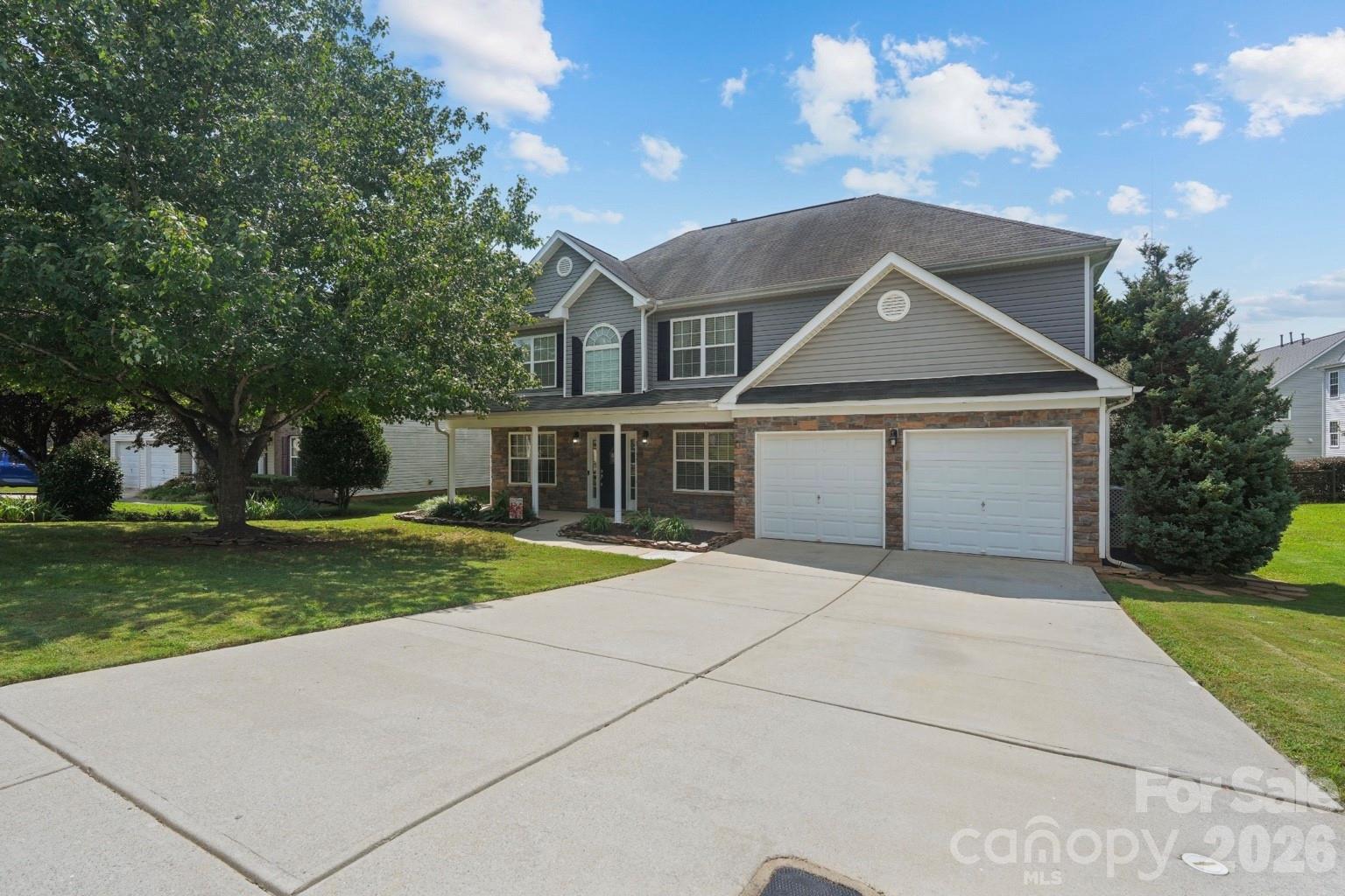 190 Almora Loop Property Photo 1
