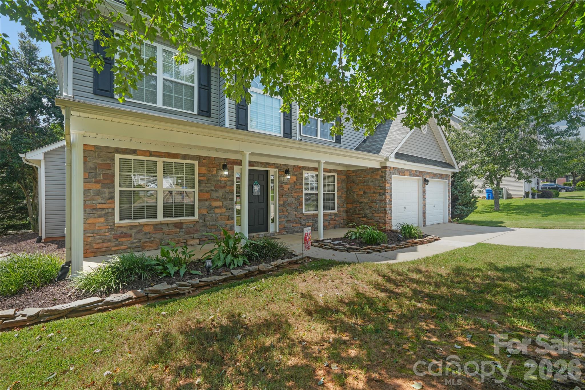 190 Almora Loop Property Photo 2