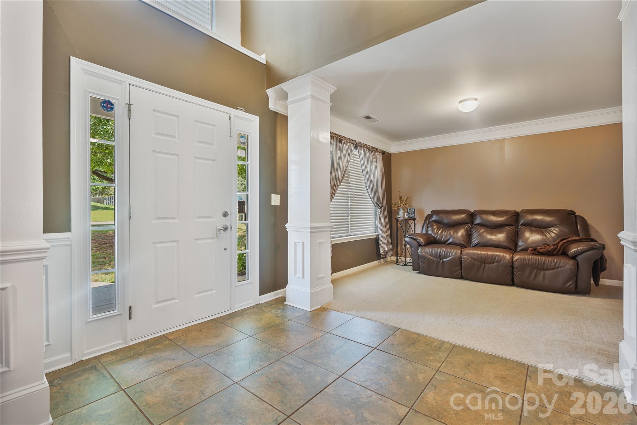 190 Almora Loop Property Photo 4