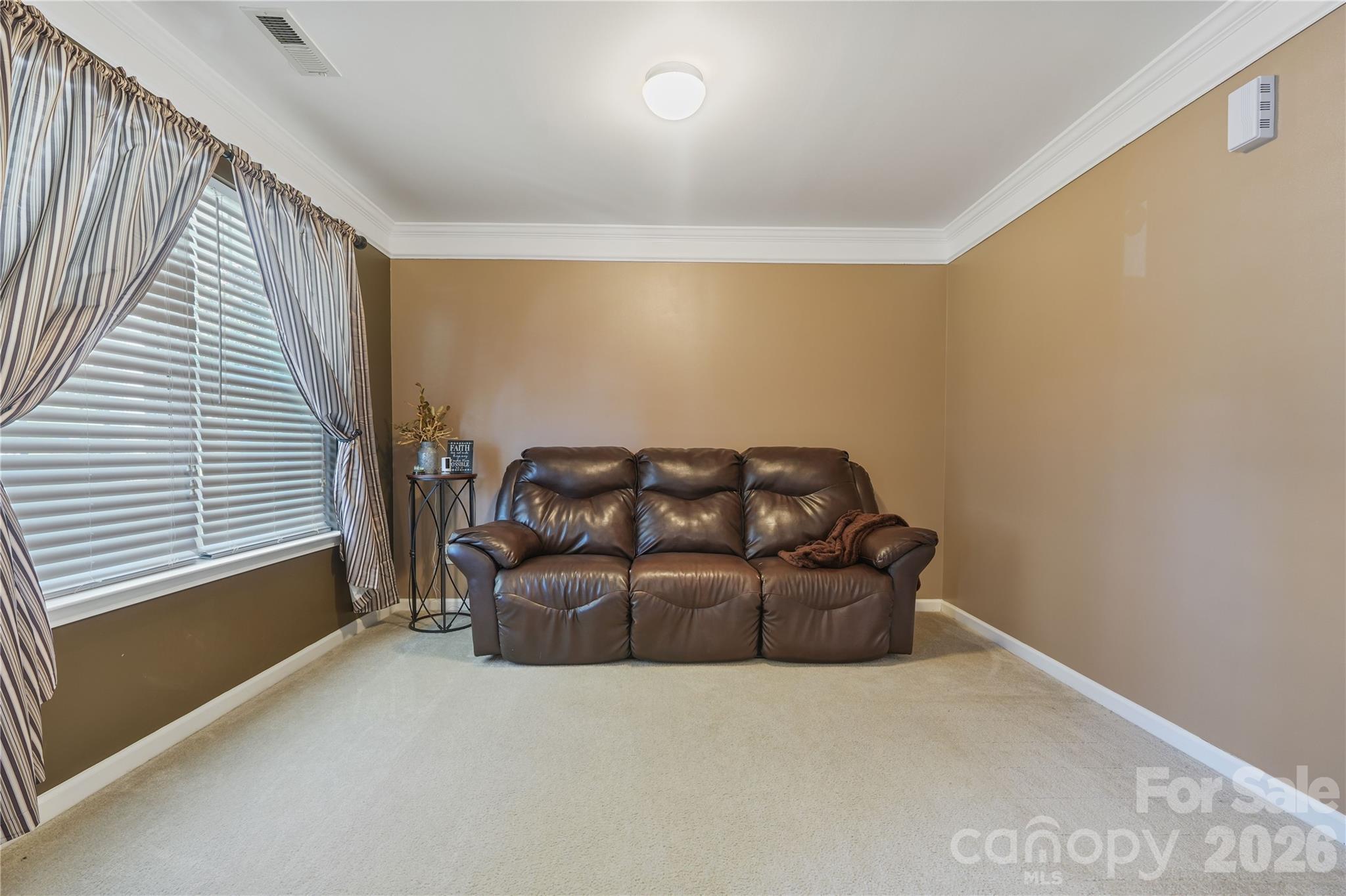 190 Almora Loop Property Photo 5