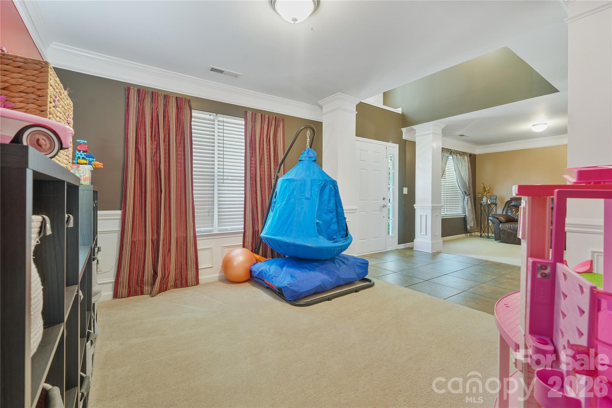 190 Almora Loop Property Photo 6