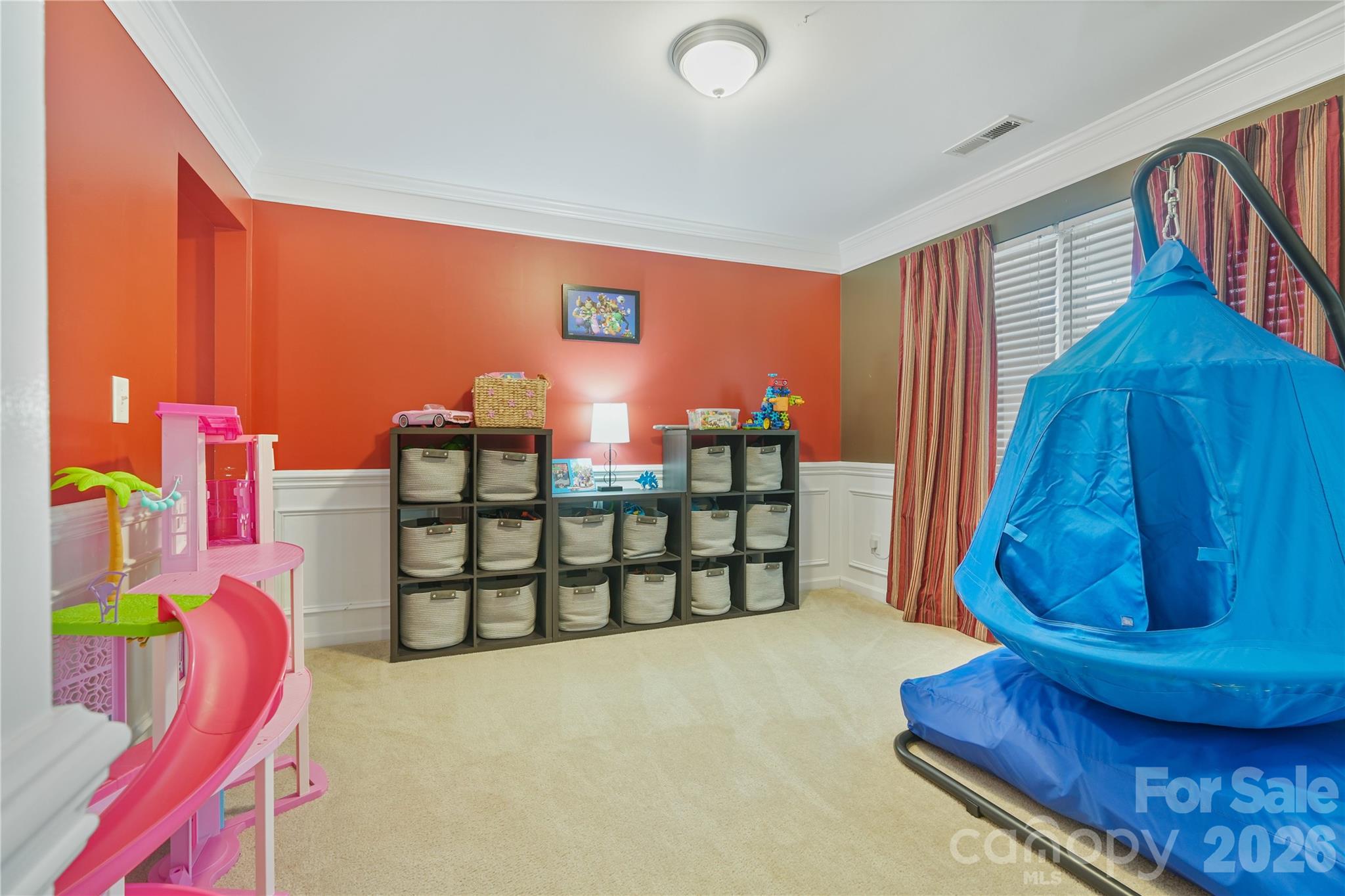 190 Almora Loop Property Photo 7