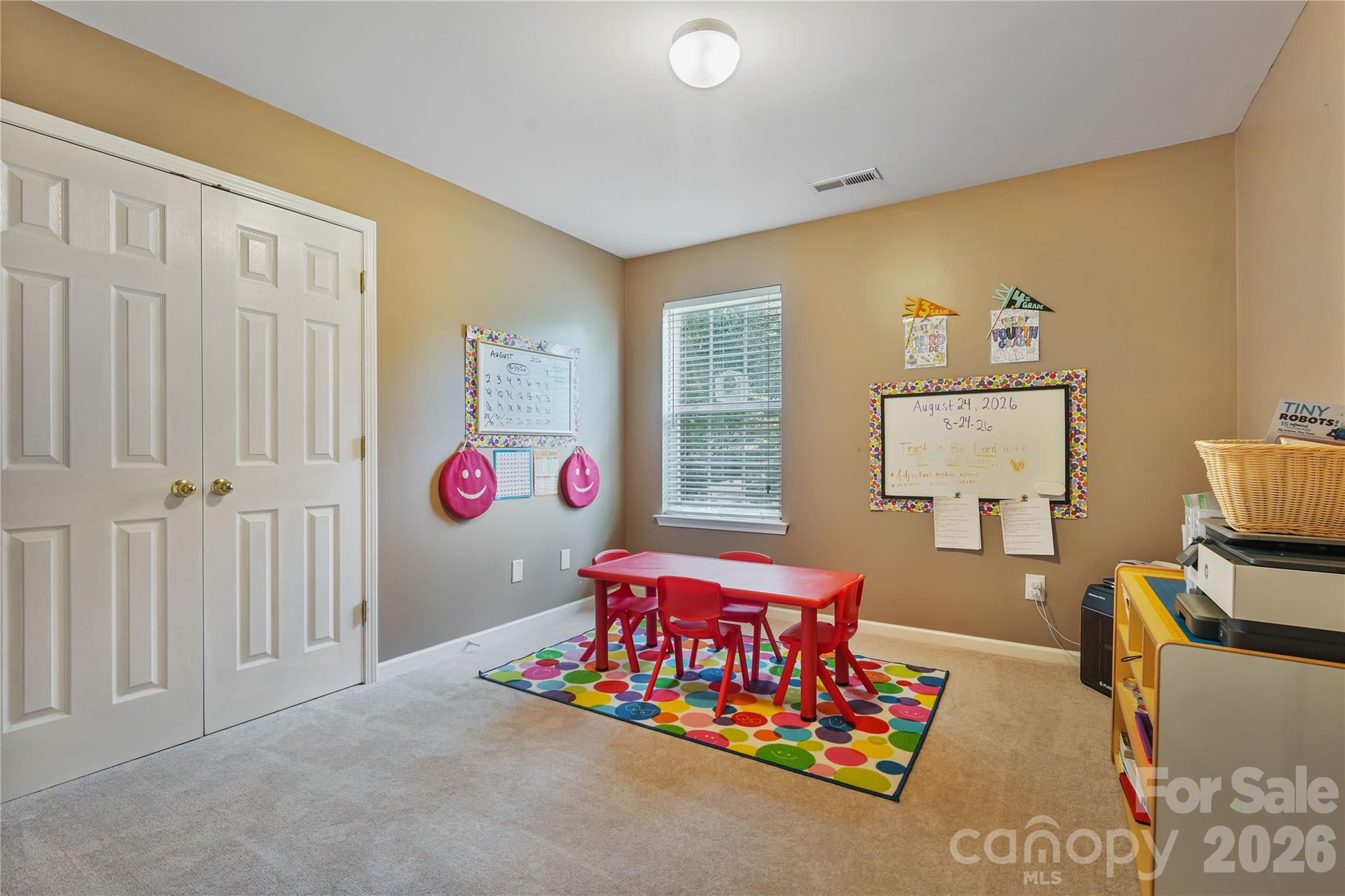 190 Almora Loop Property Photo 8