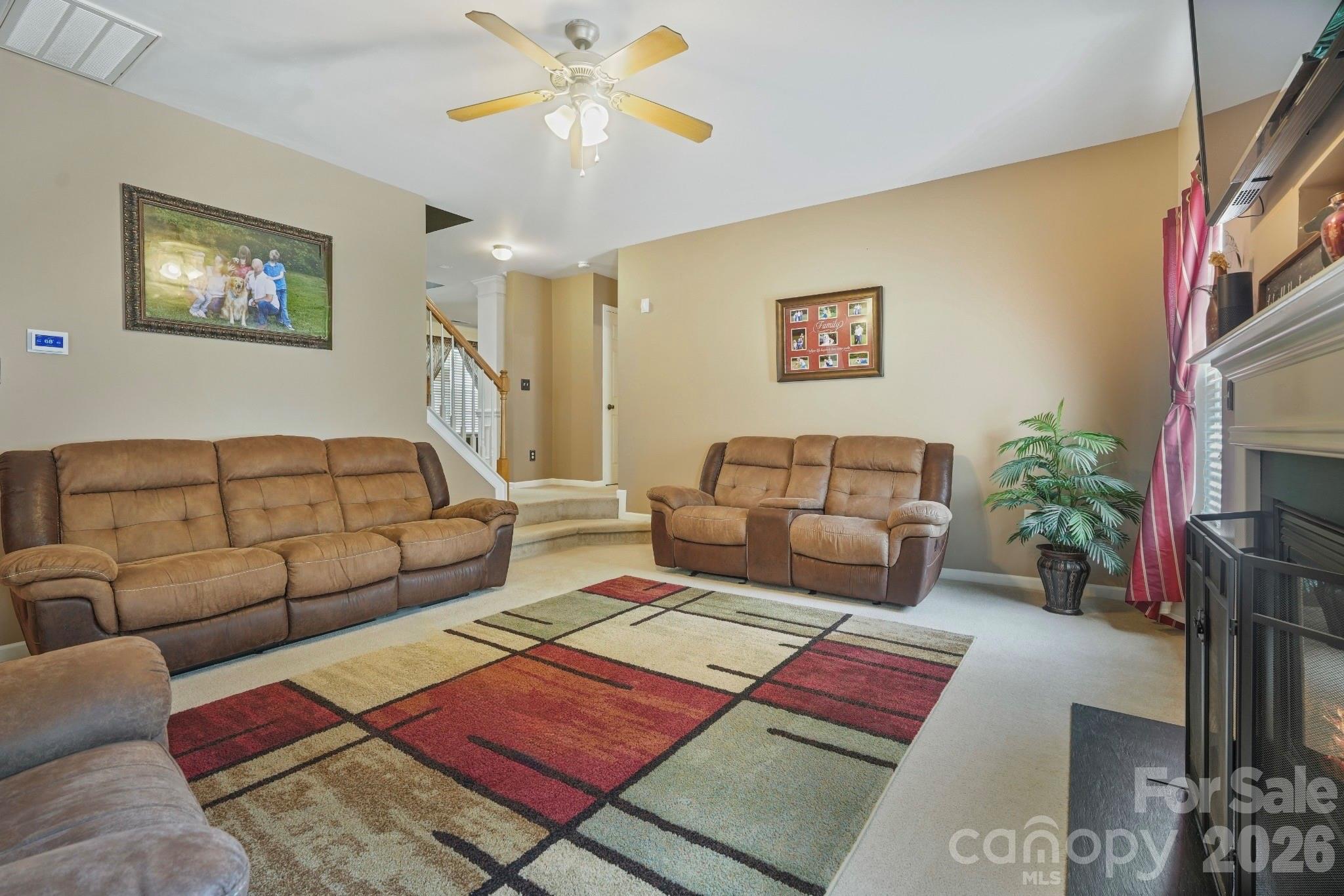190 Almora Loop Property Photo 12
