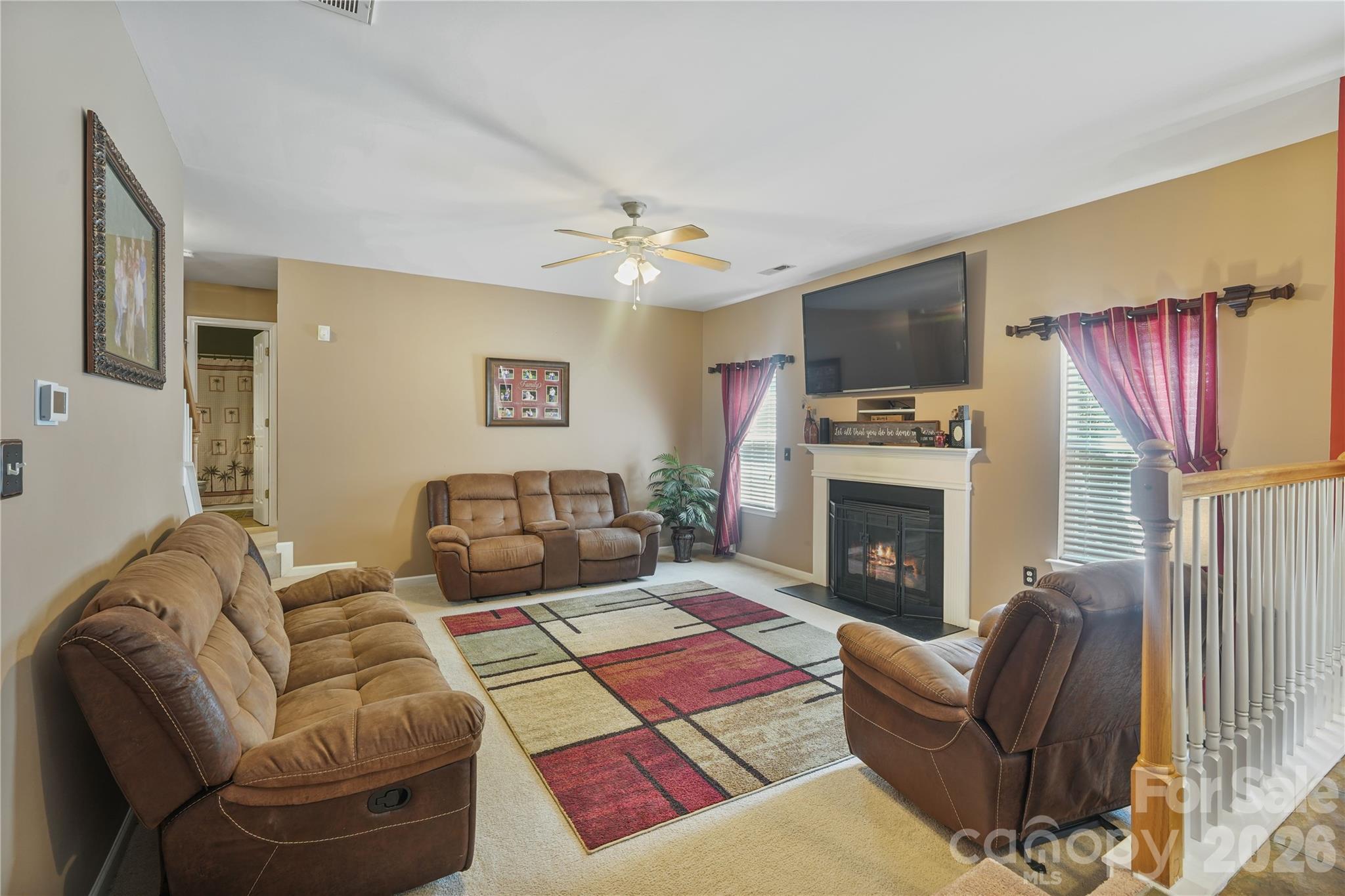 190 Almora Loop Property Photo 13
