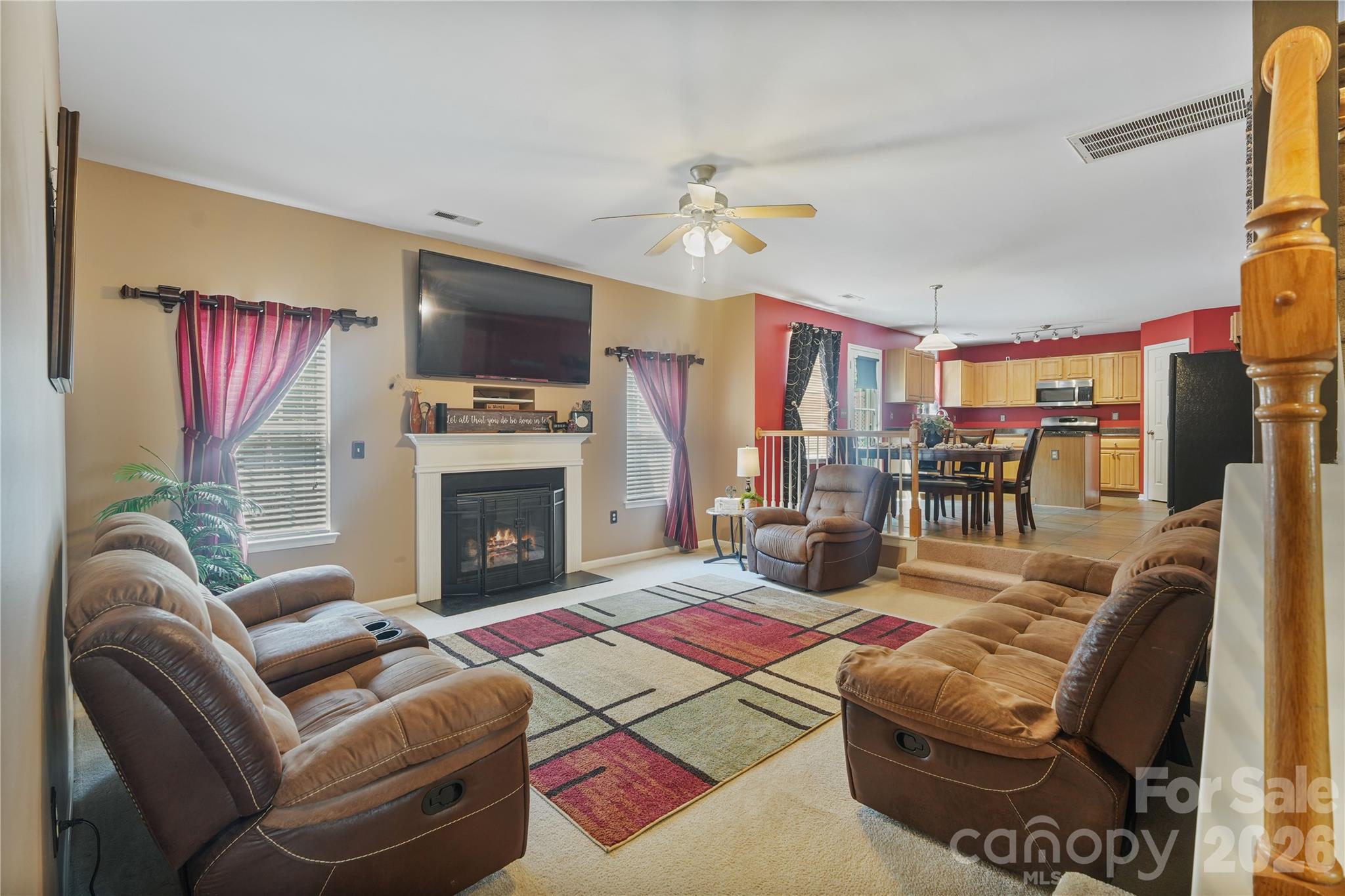 190 Almora Loop Property Photo 14