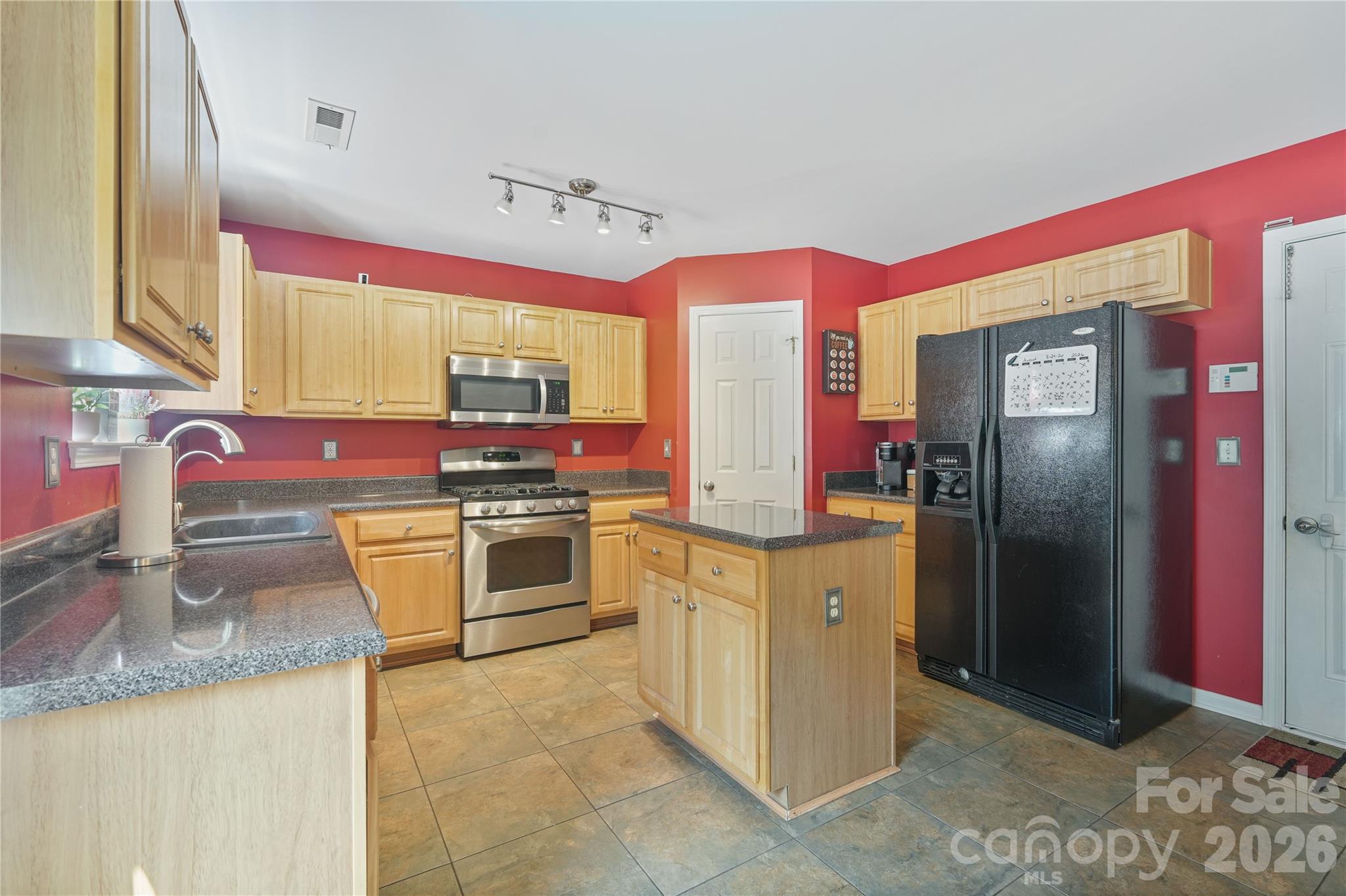 190 Almora Loop Property Photo 16