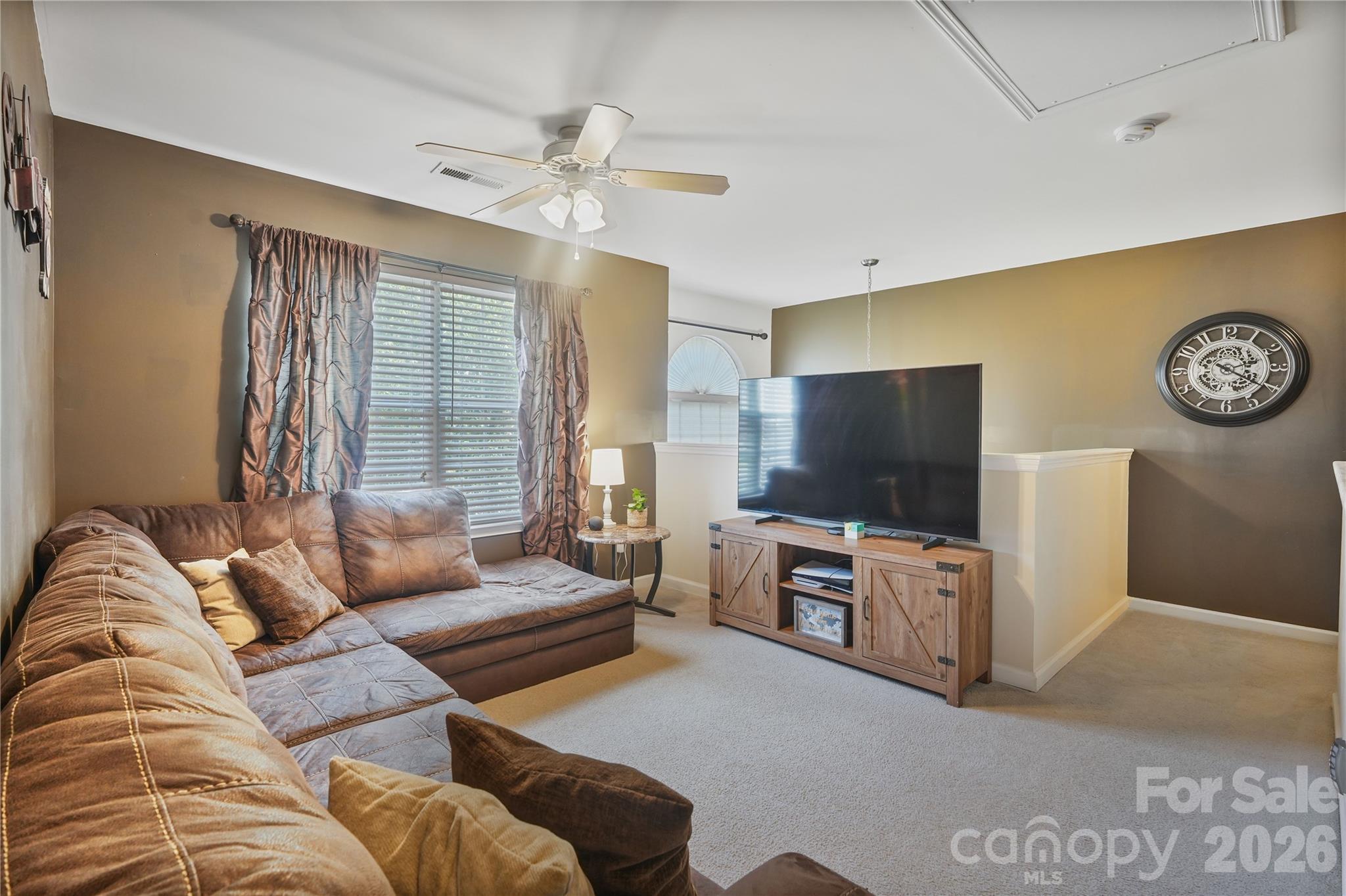 190 Almora Loop Property Photo 18
