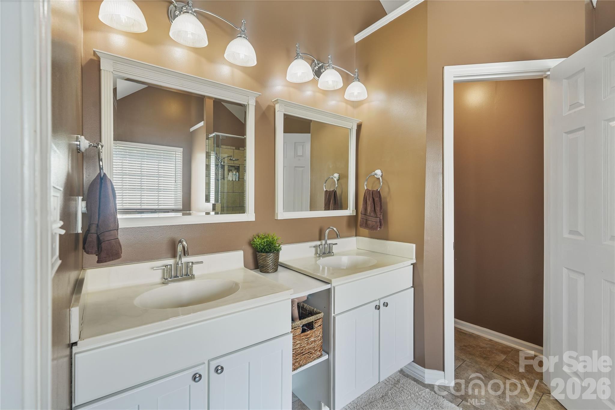 190 Almora Loop Property Photo 23