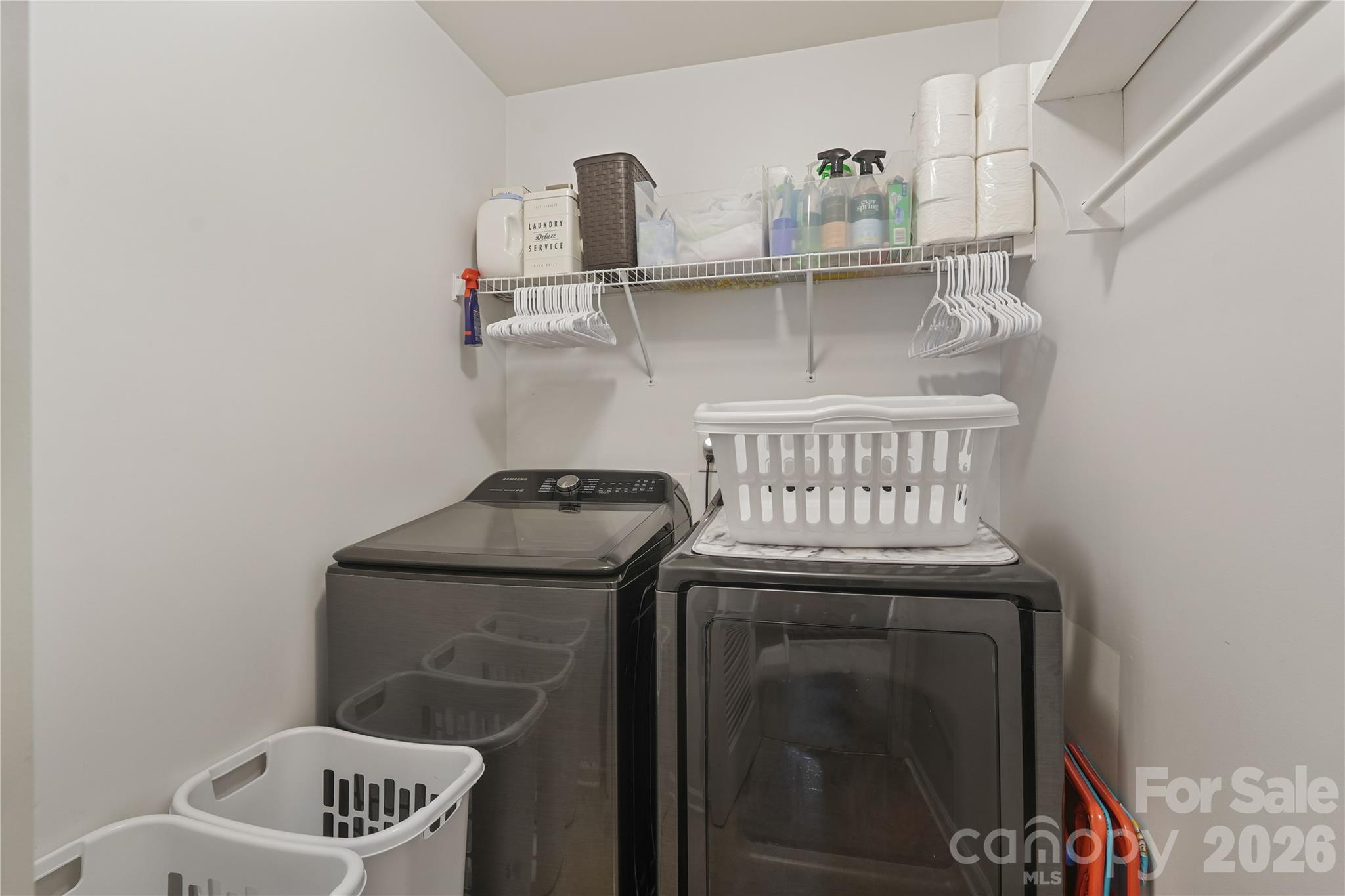 190 Almora Loop Property Photo 28
