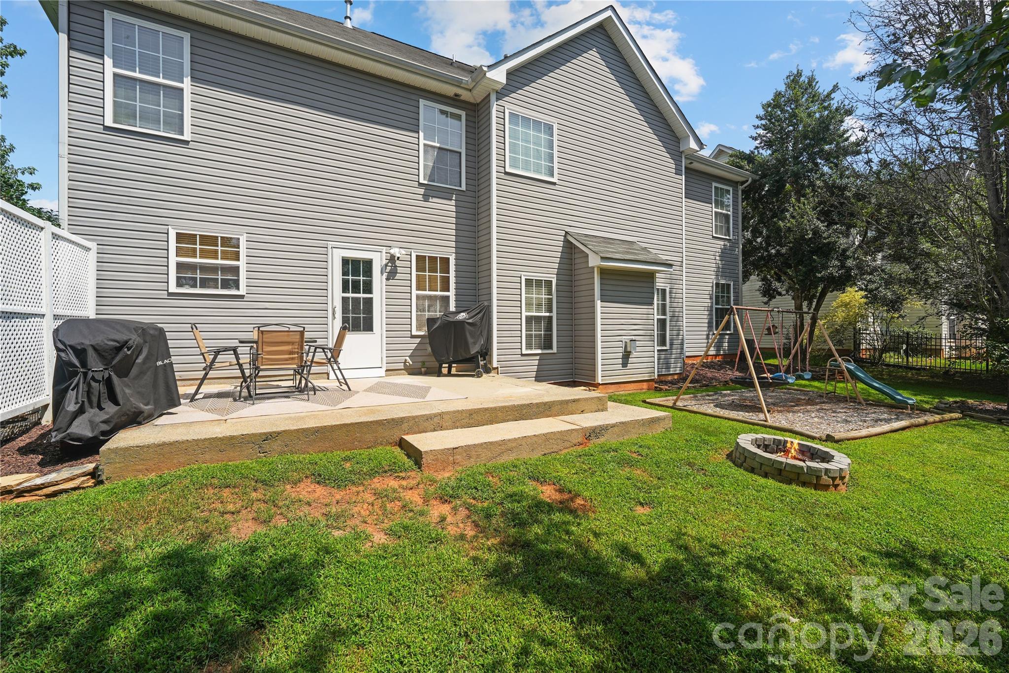 190 Almora Loop Property Photo 32