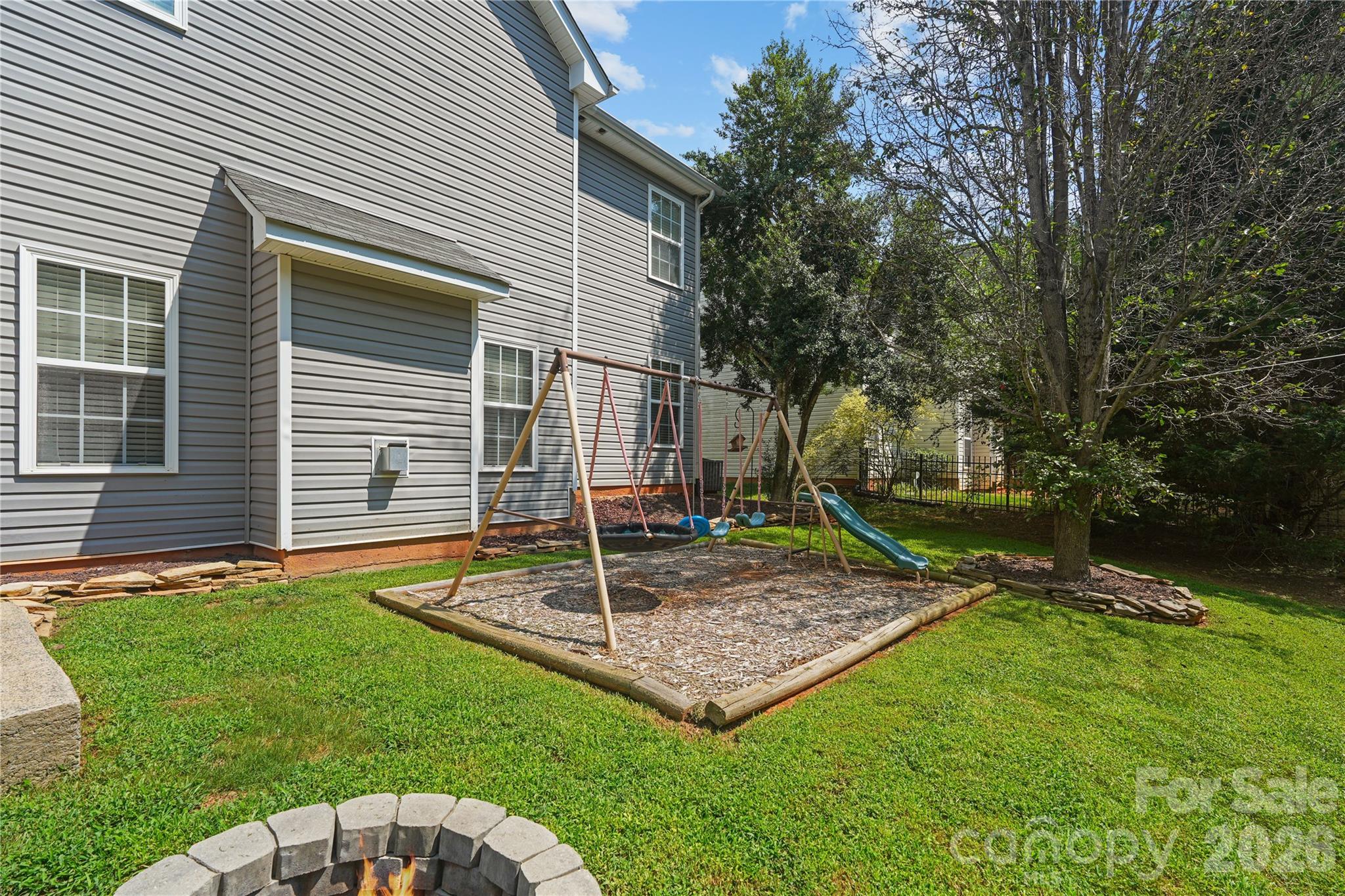 190 Almora Loop Property Photo 33