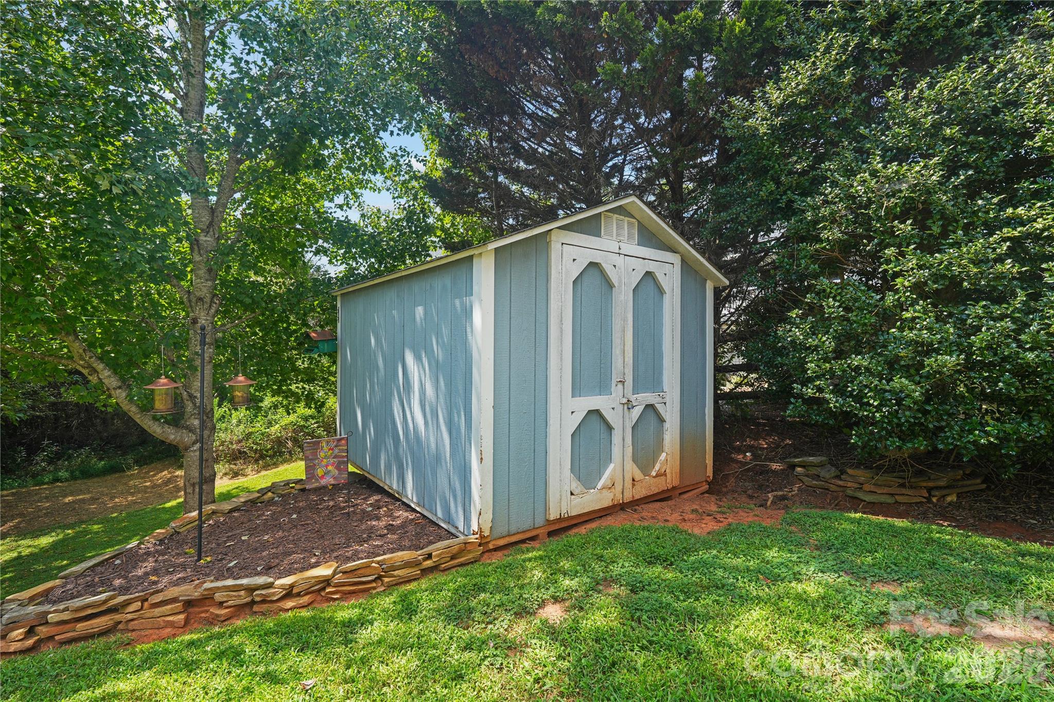 190 Almora Loop Property Photo 34