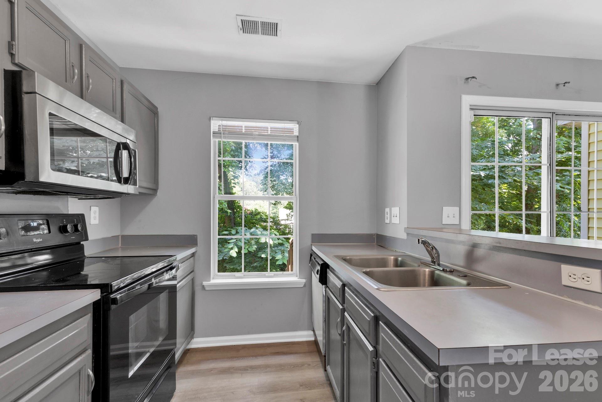 6315 Windsor Gate Lane Property Photo 3