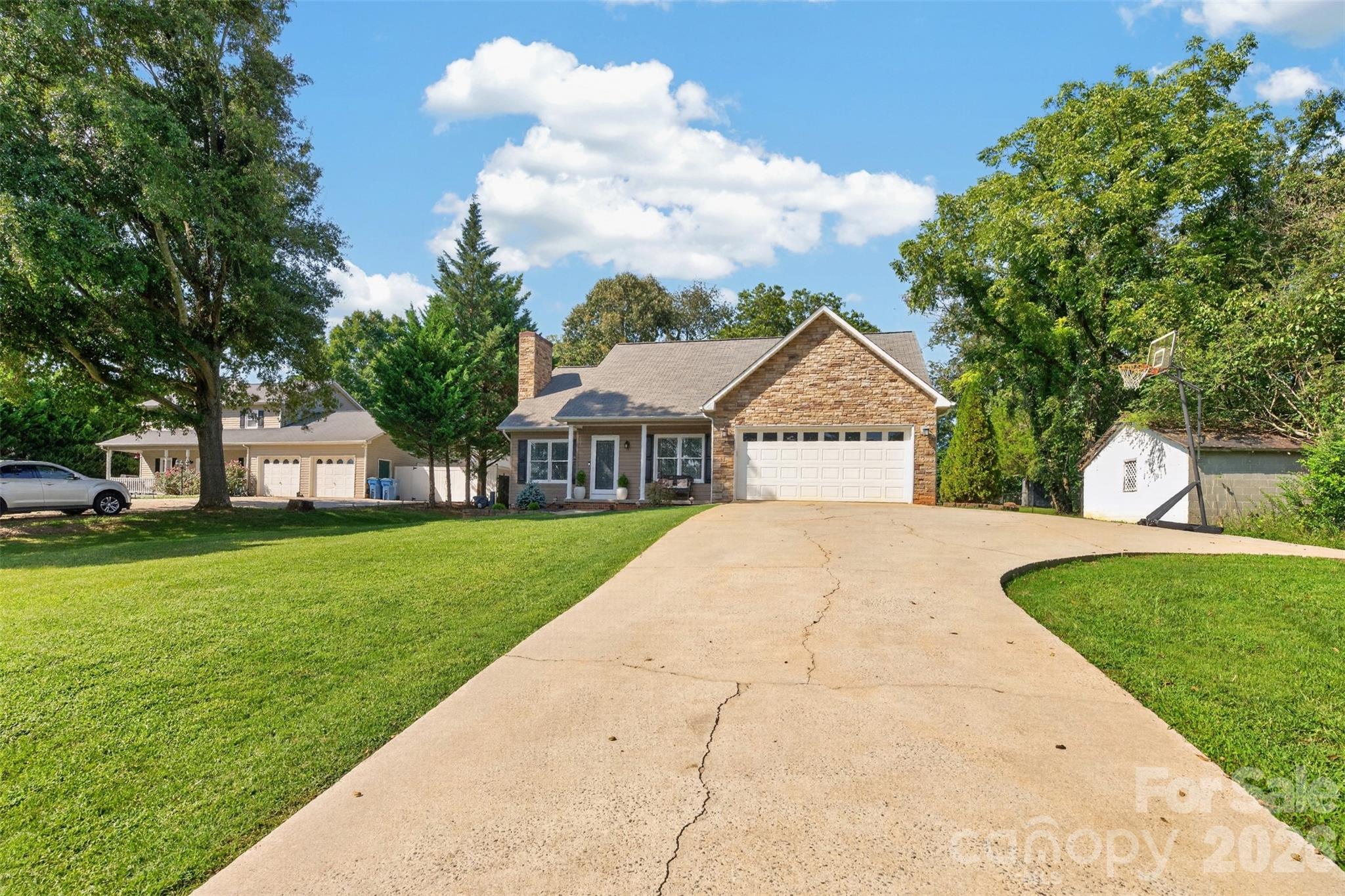 2 Hunters Creek Lane Property Photo 1