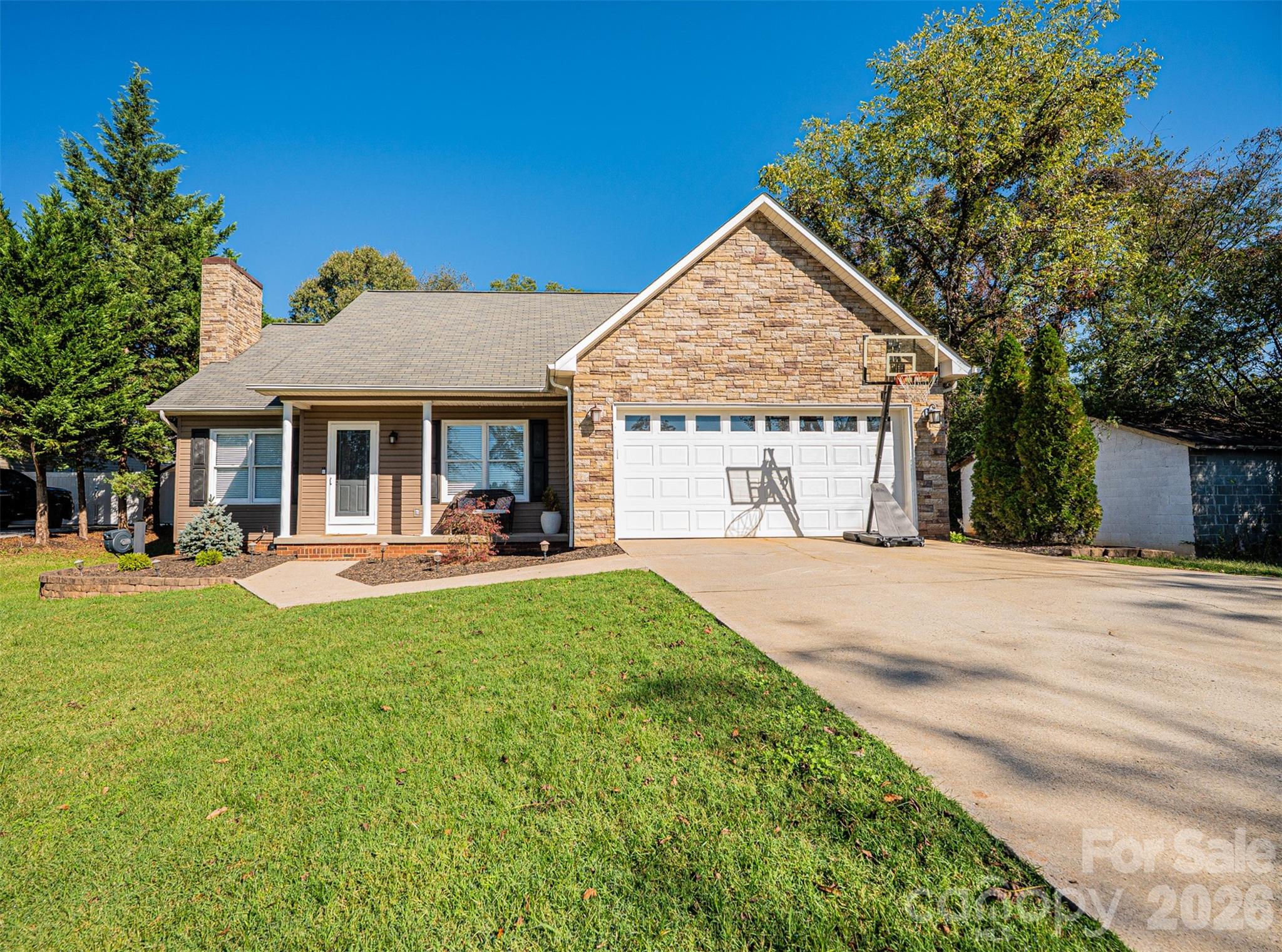 2 Hunters Creek Lane Property Photo 1